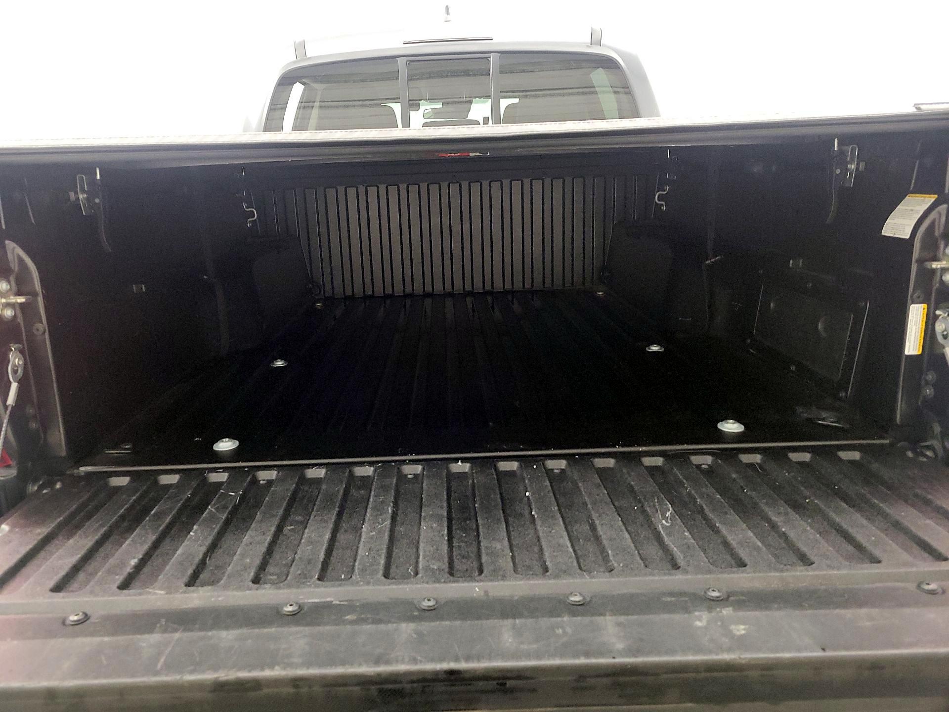 Thumbnail: 2019 Toyota Tacoma - 20