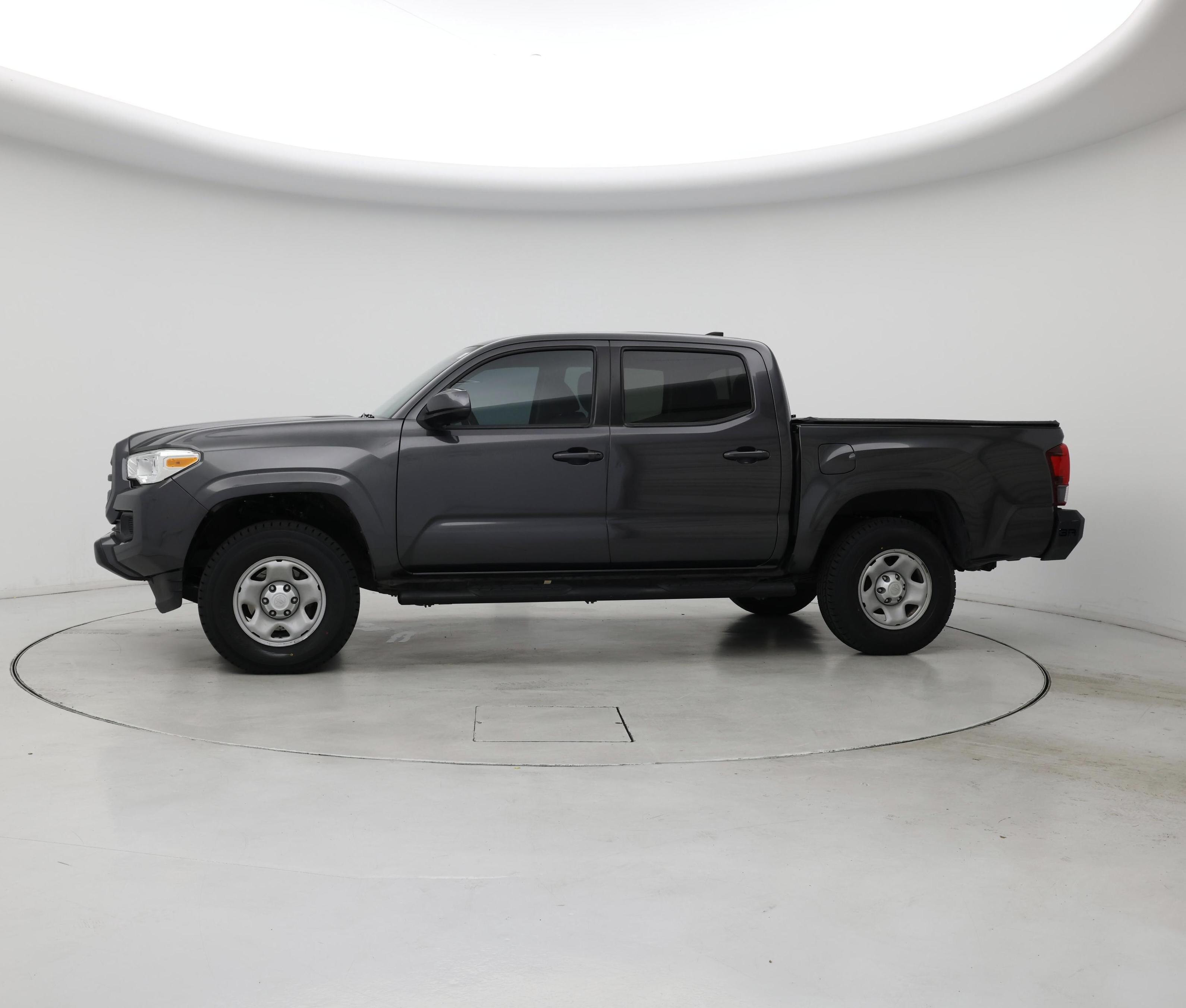 Thumbnail: 2019 Toyota Tacoma - 3
