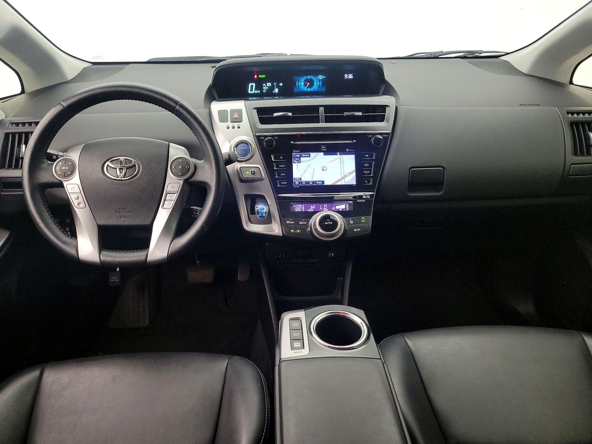 Thumbnail: 2017 Toyota Prius v - 9