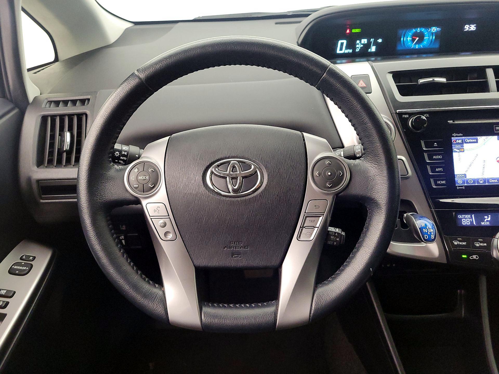 Thumbnail: 2017 Toyota Prius v - 10
