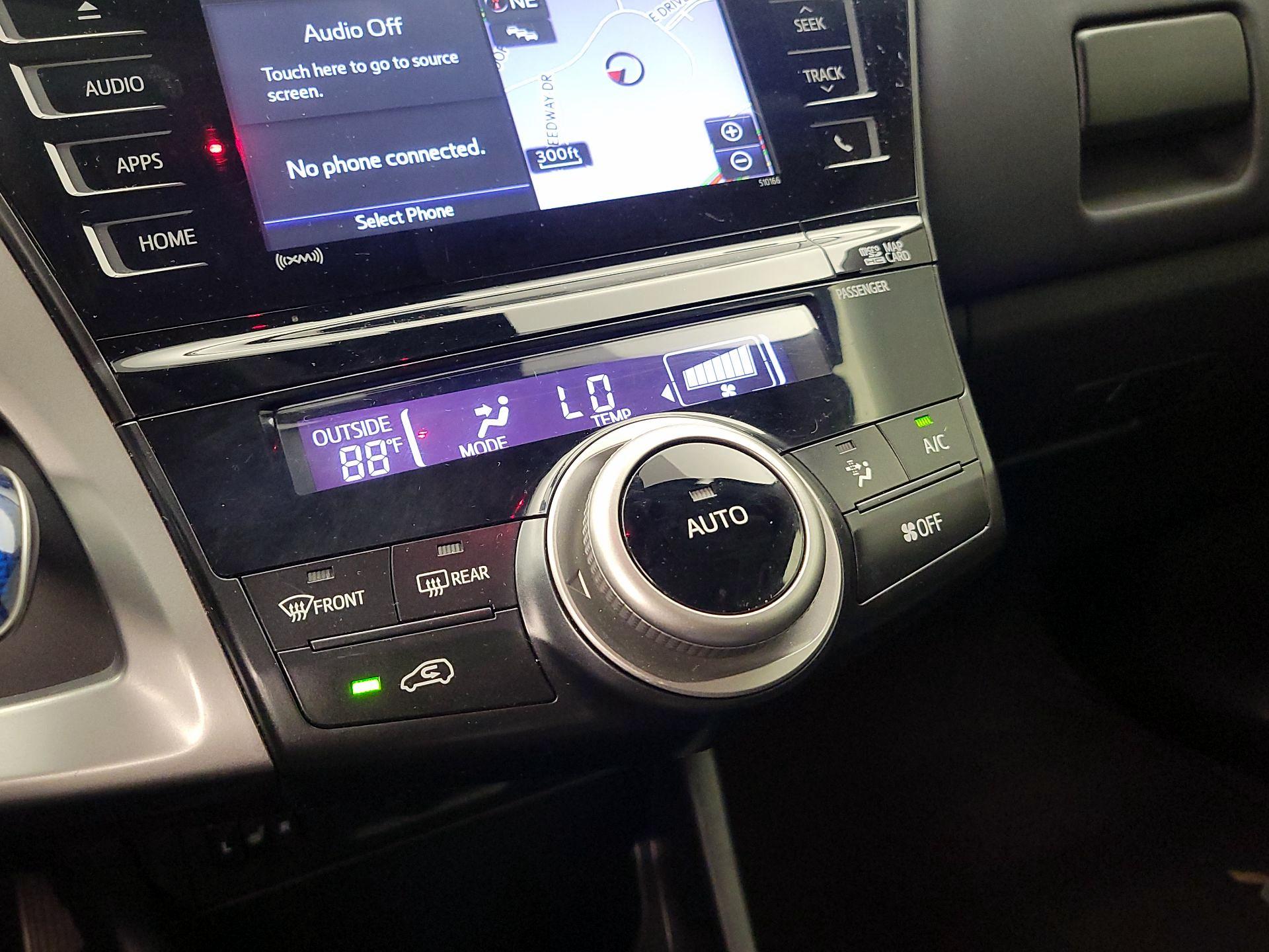 Thumbnail: 2017 Toyota Prius v - 17