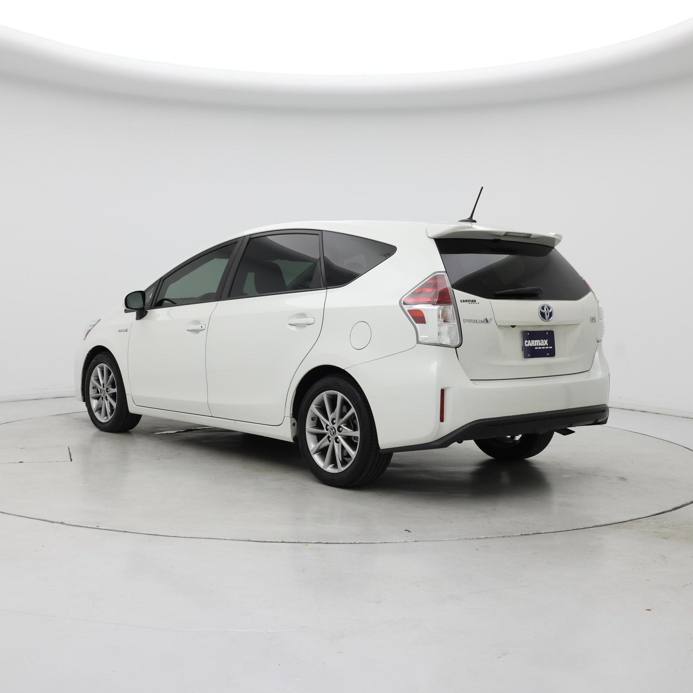 Thumbnail: 2017 Toyota Prius v - 2