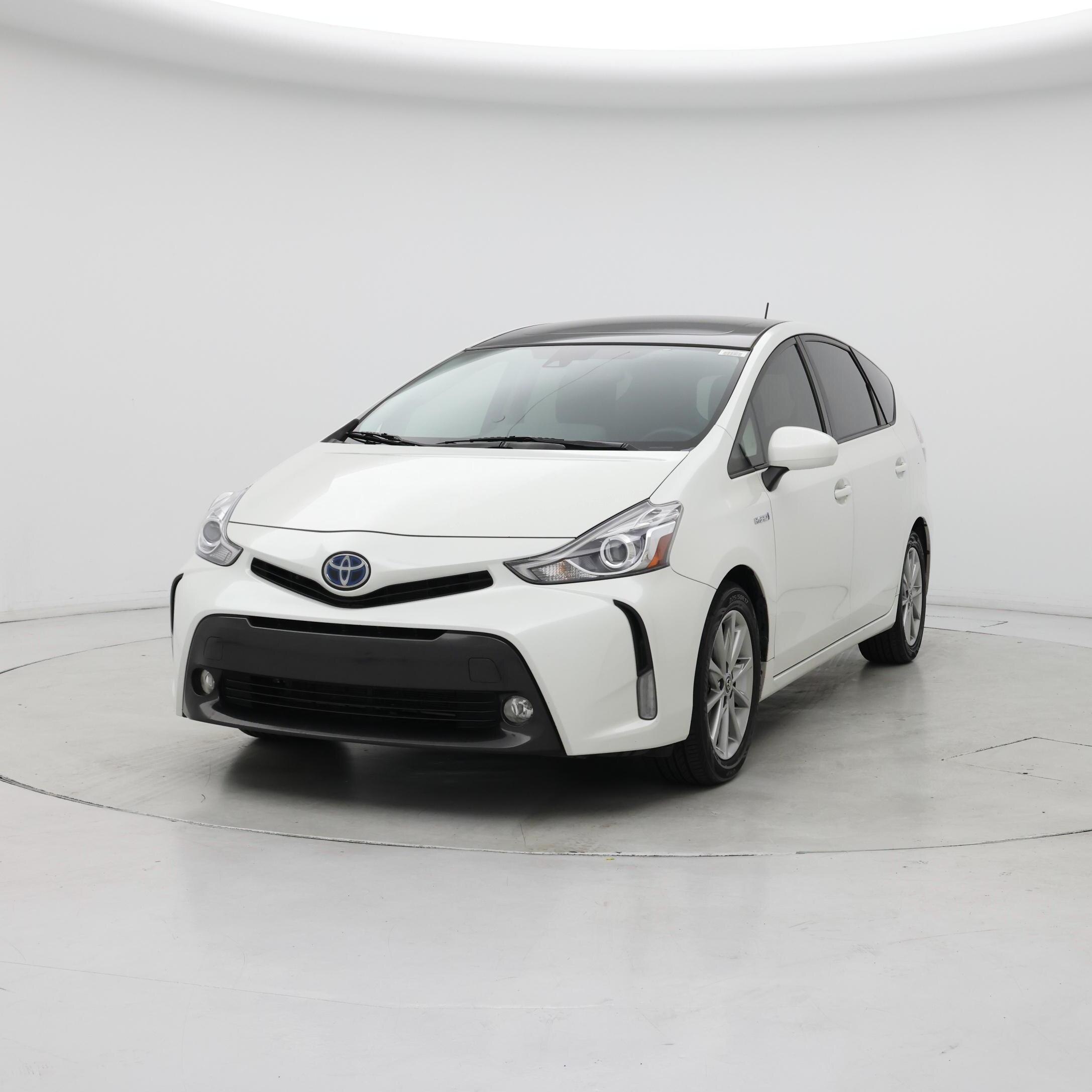 Thumbnail: 2017 Toyota Prius v - 4