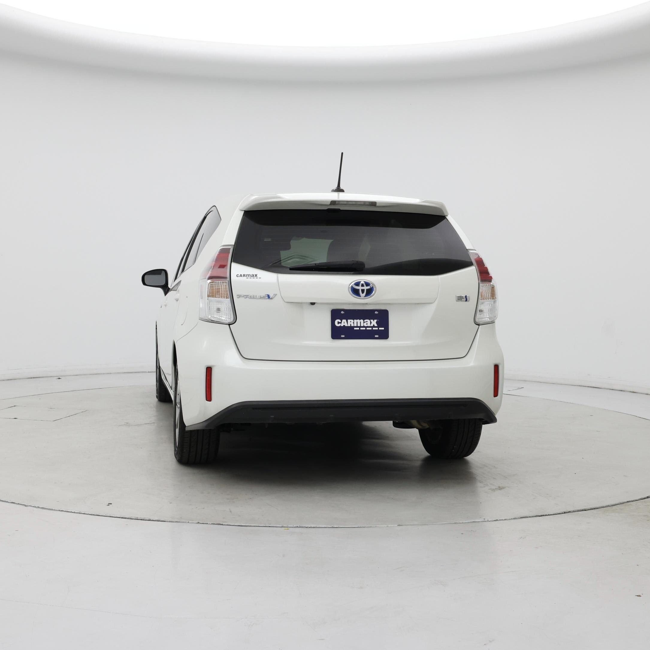 Thumbnail: 2017 Toyota Prius v - 6