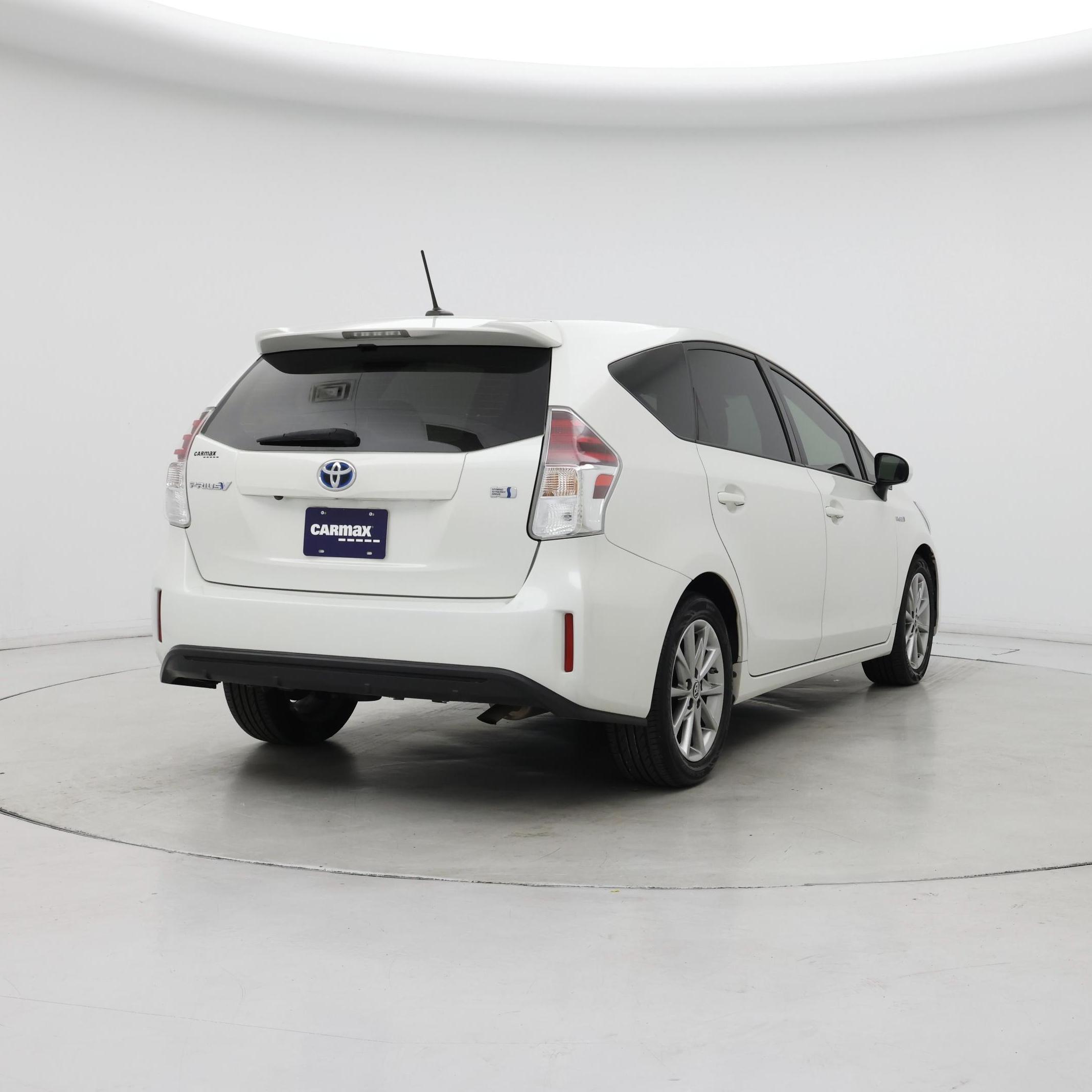 Thumbnail: 2017 Toyota Prius v - 8
