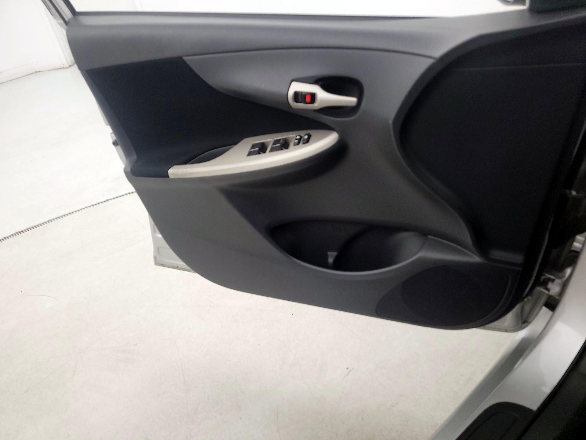 Thumbnail: 2013 Toyota Corolla - 12