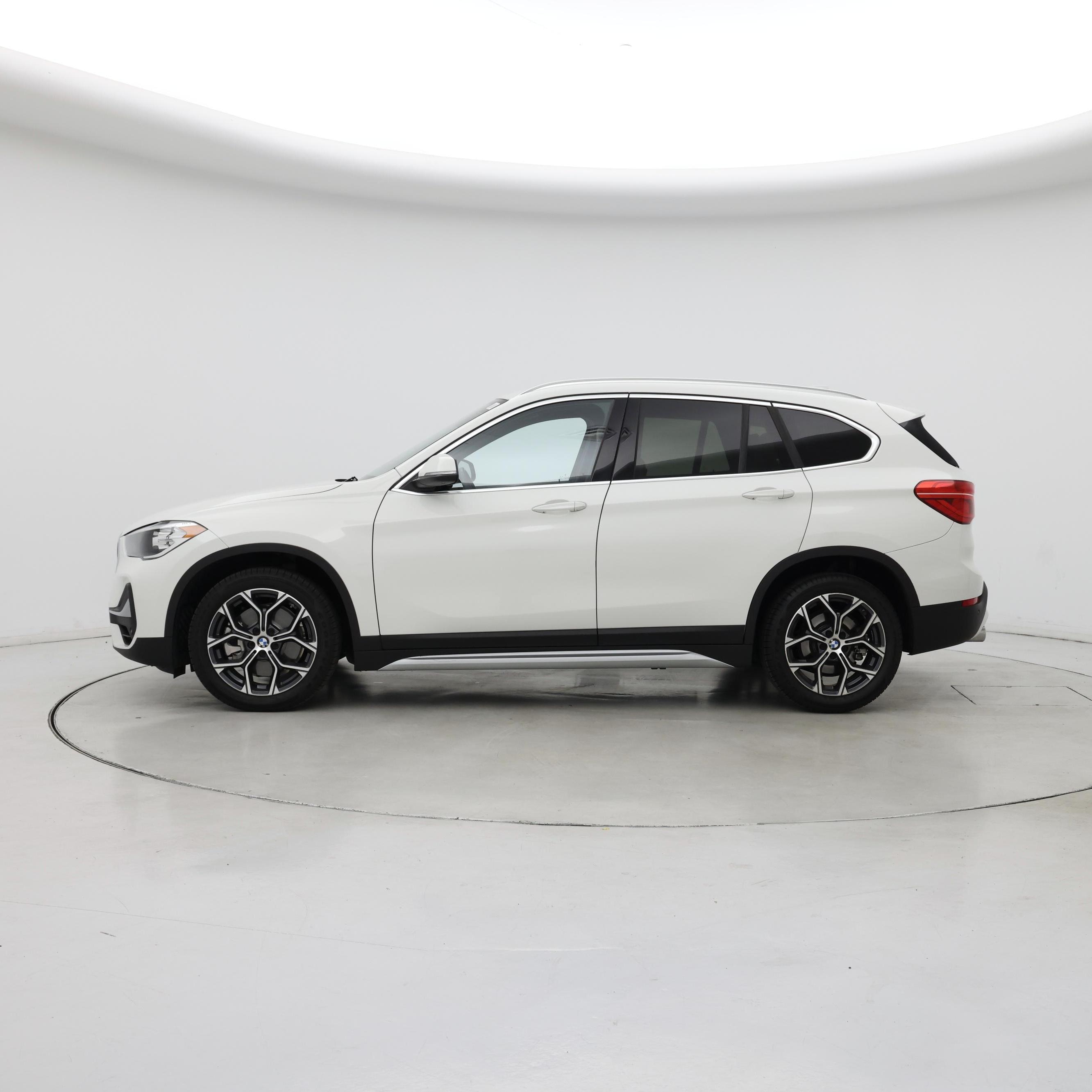 Thumbnail: 2021 BMW X1 - 3