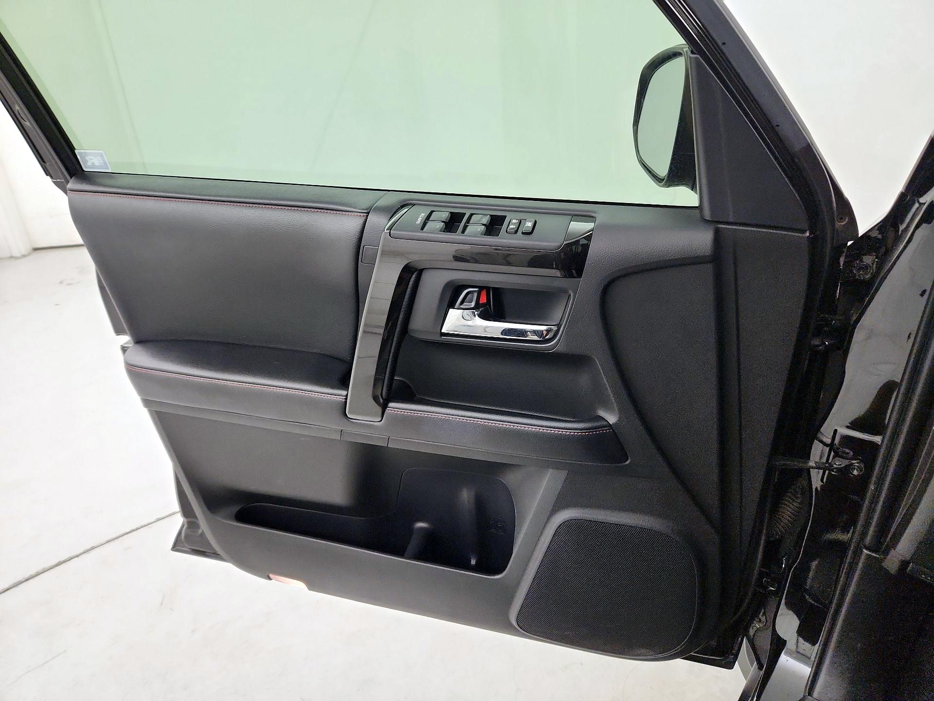 Thumbnail: 2017 Toyota 4Runner - 12