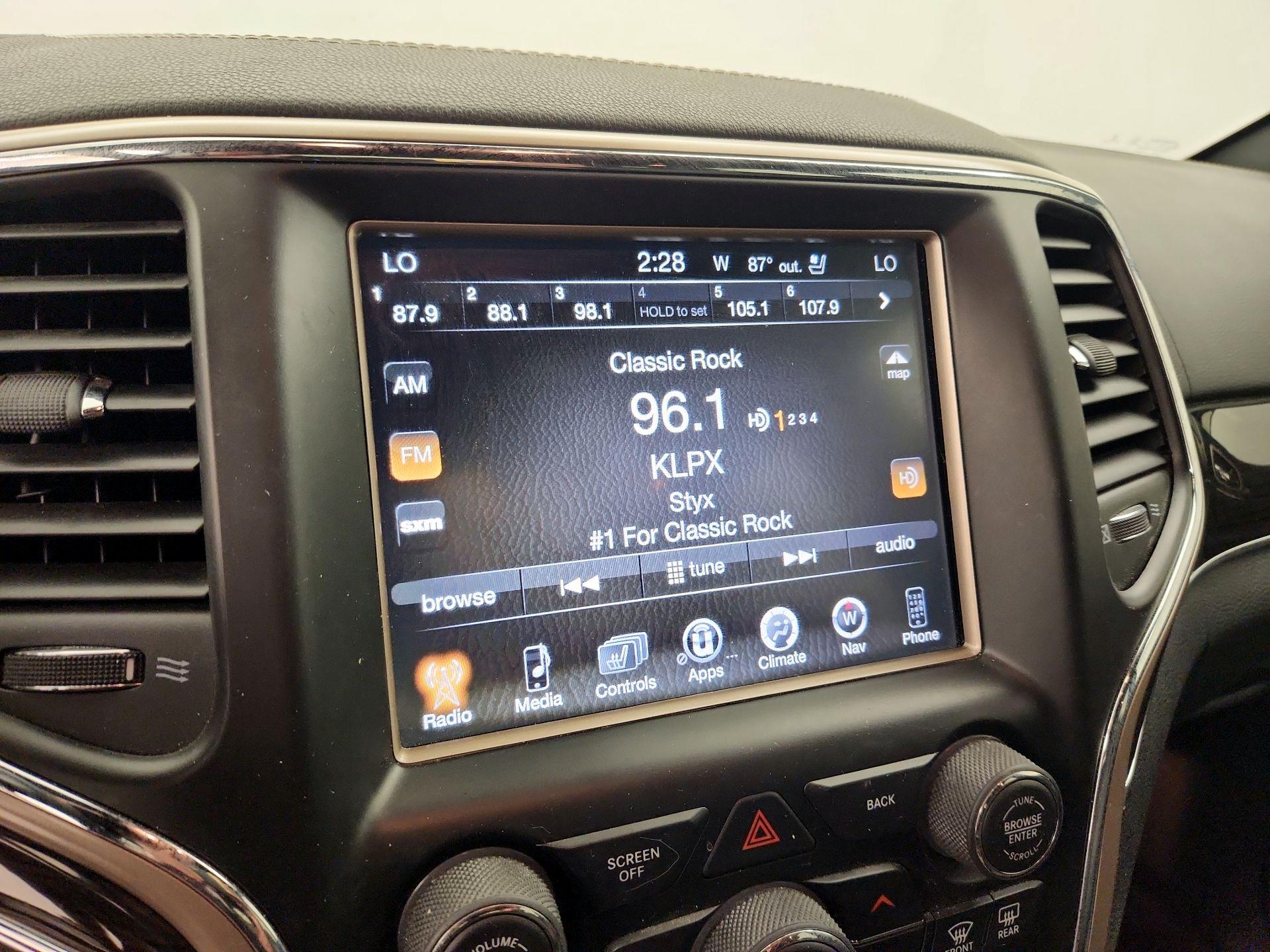 Thumbnail: 2015 Jeep Grand Cherokee - 16