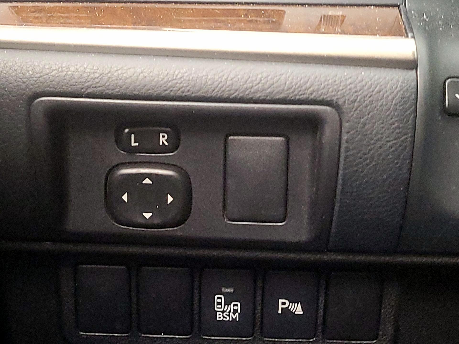 Thumbnail: 2014 Lexus ES - 13