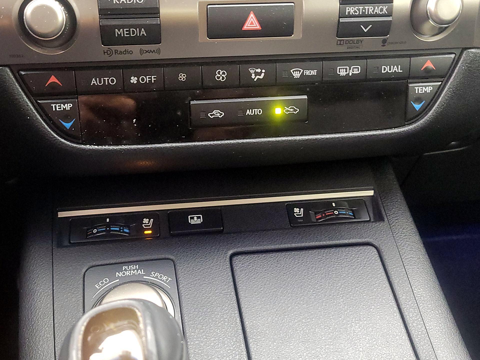 Thumbnail: 2014 Lexus ES - 16