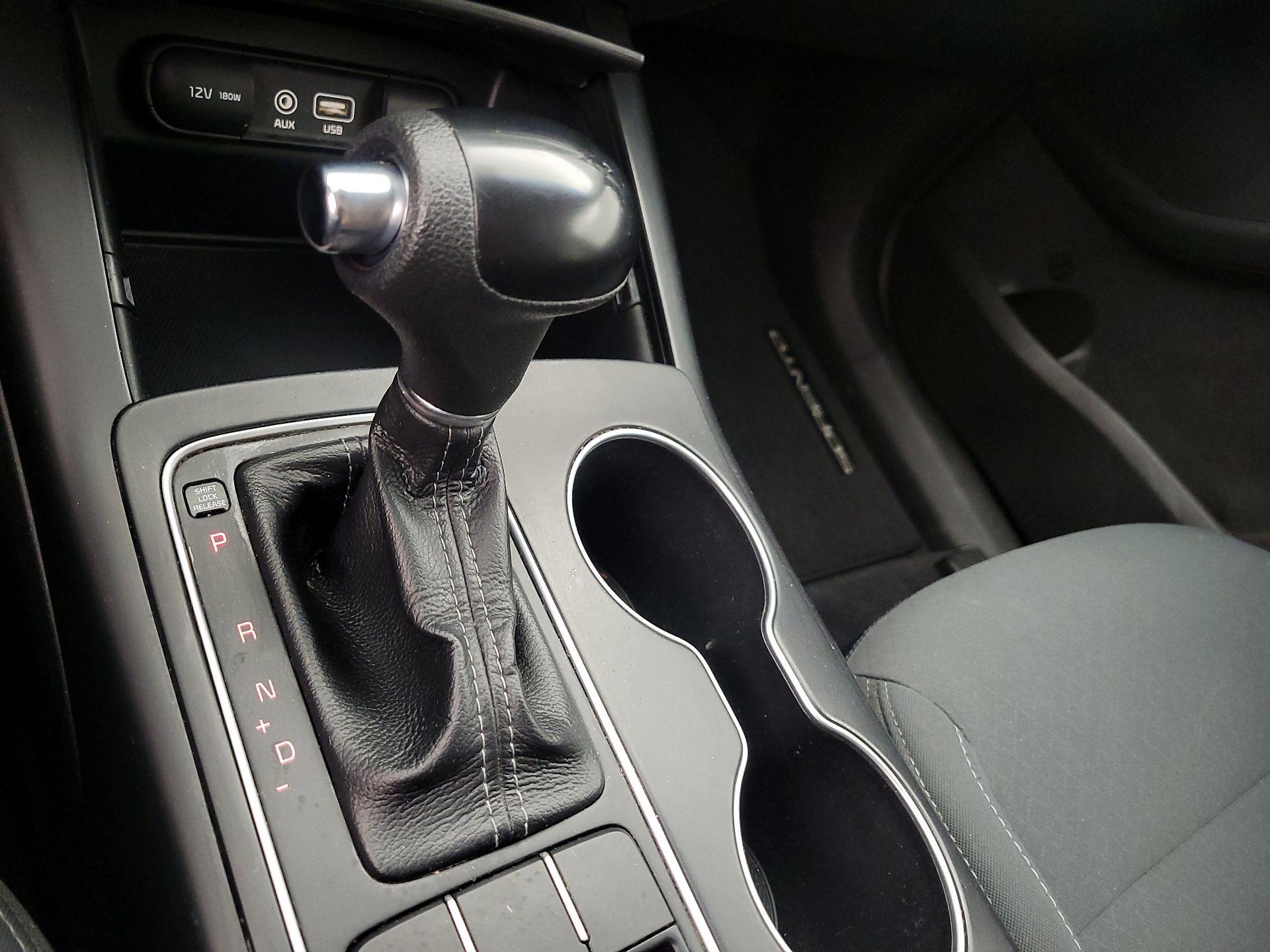 Thumbnail: 2016 Kia Sorento - 17