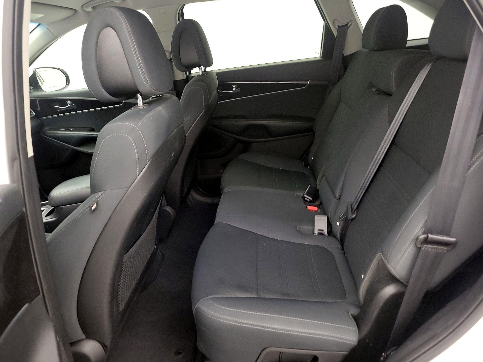 Thumbnail: 2016 Kia Sorento - 19