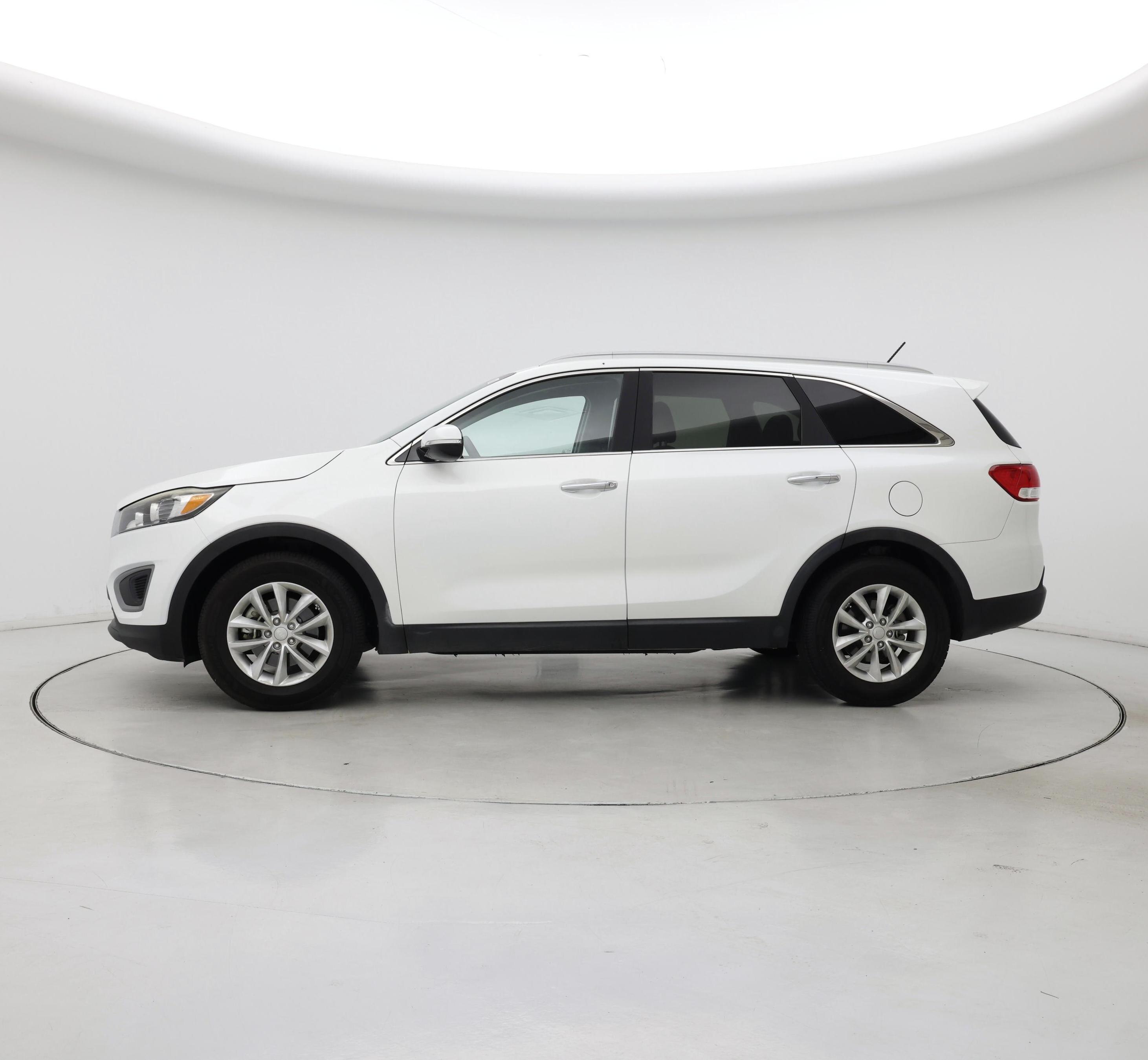 Thumbnail: 2016 Kia Sorento - 3