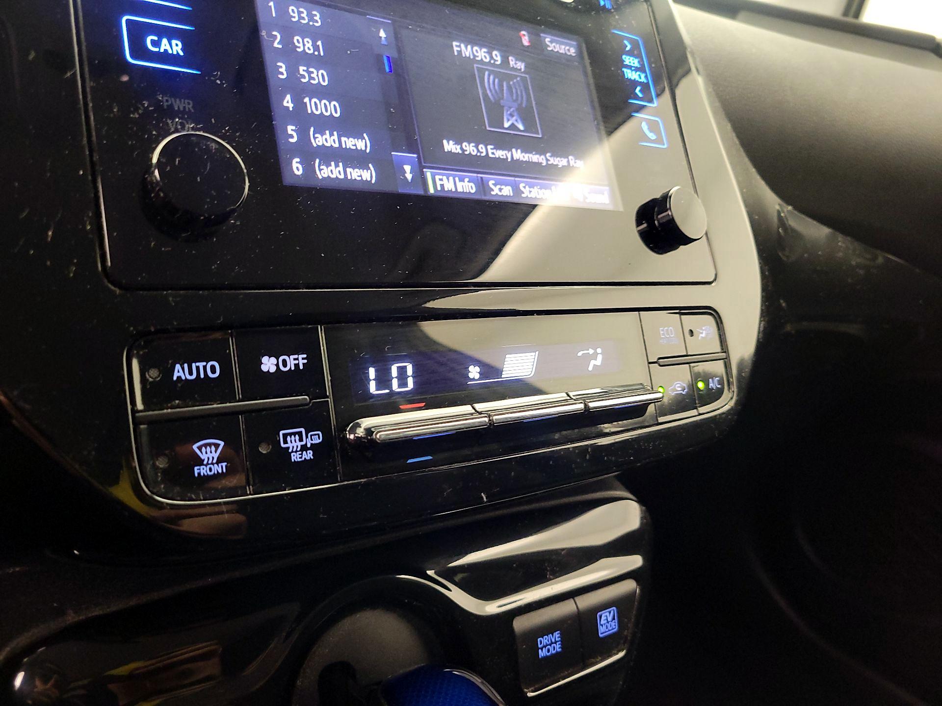 Thumbnail: 2017 Toyota Prius - 16