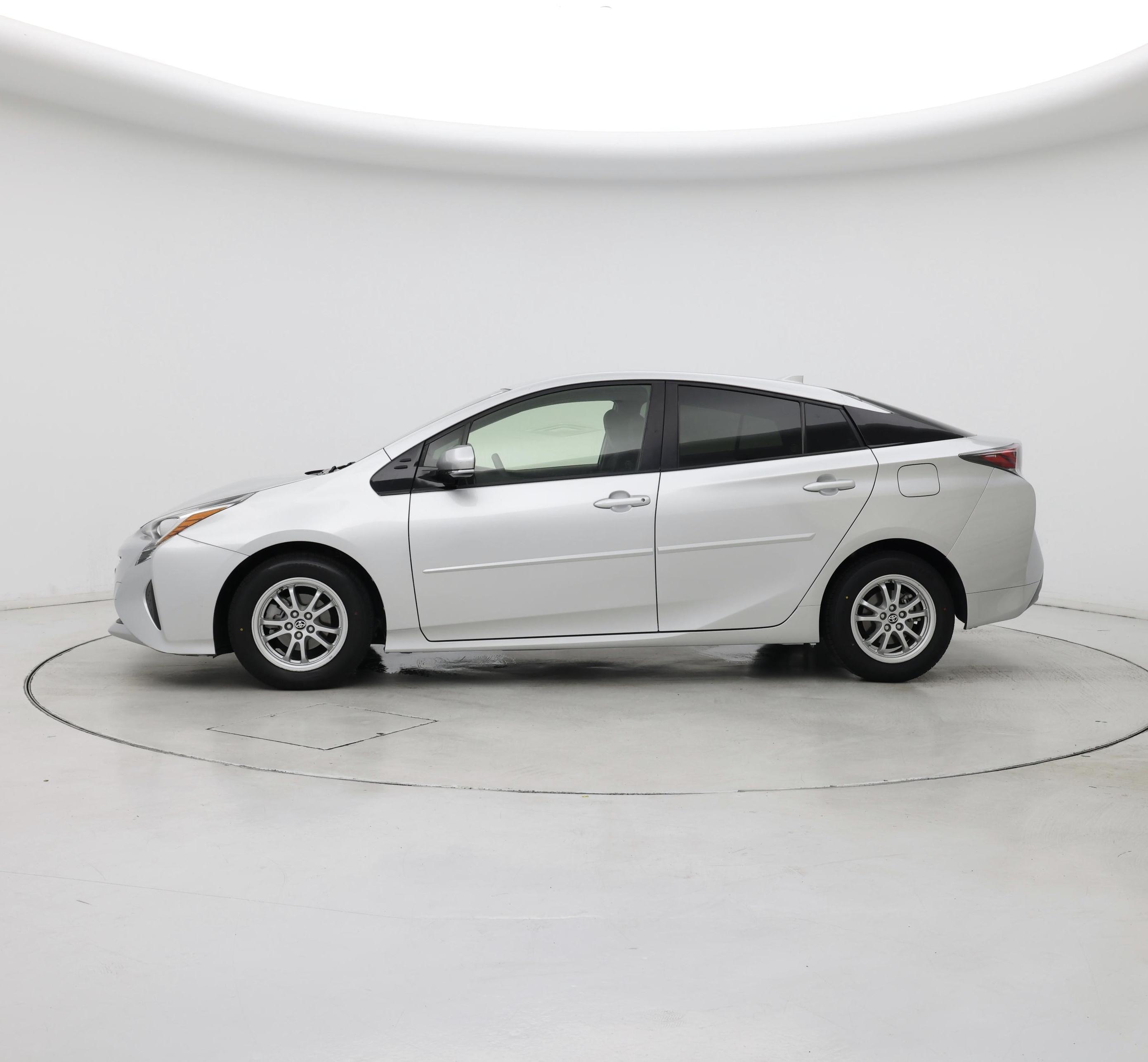 Thumbnail: 2017 Toyota Prius - 3