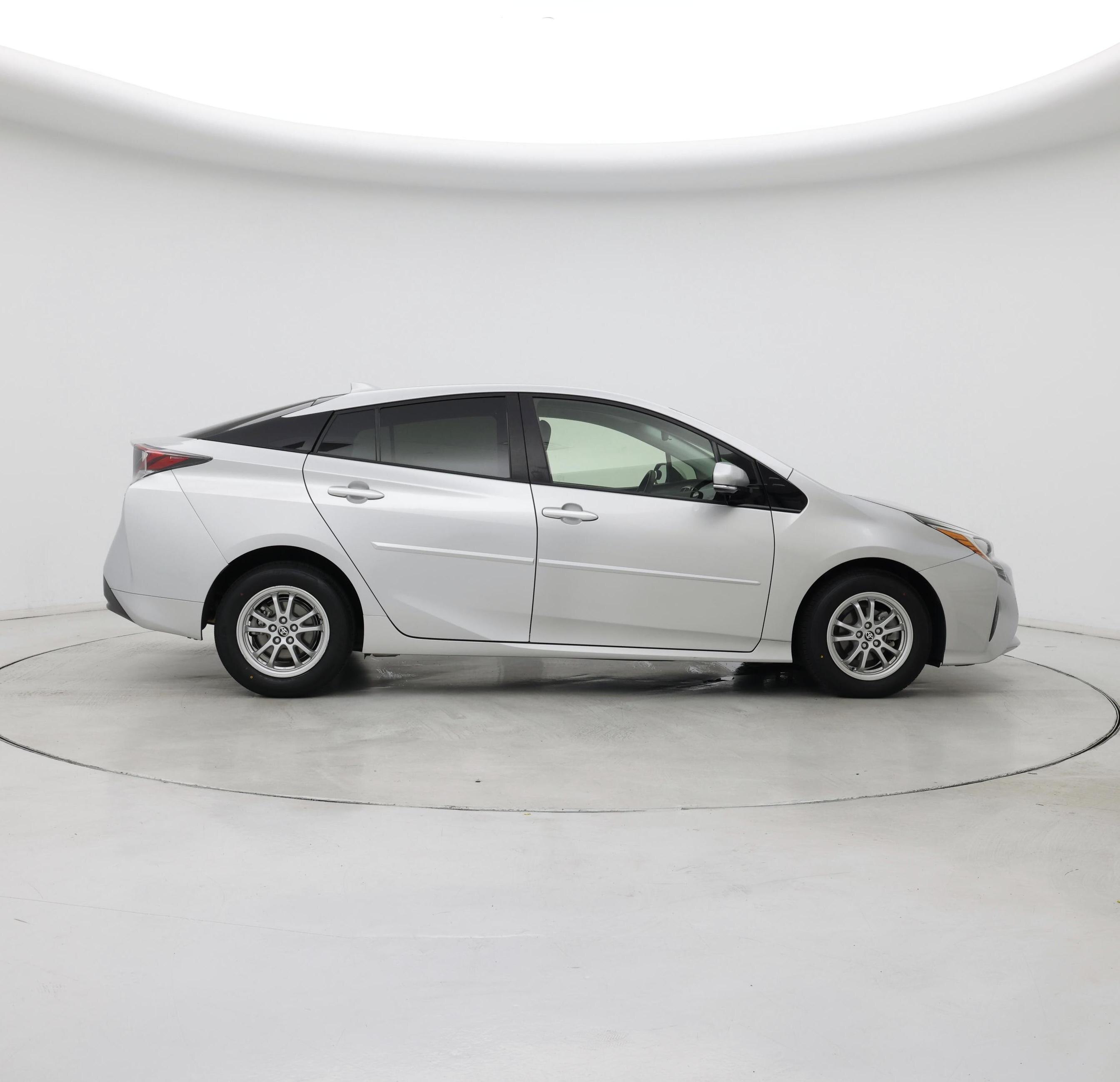 Thumbnail: 2017 Toyota Prius - 7