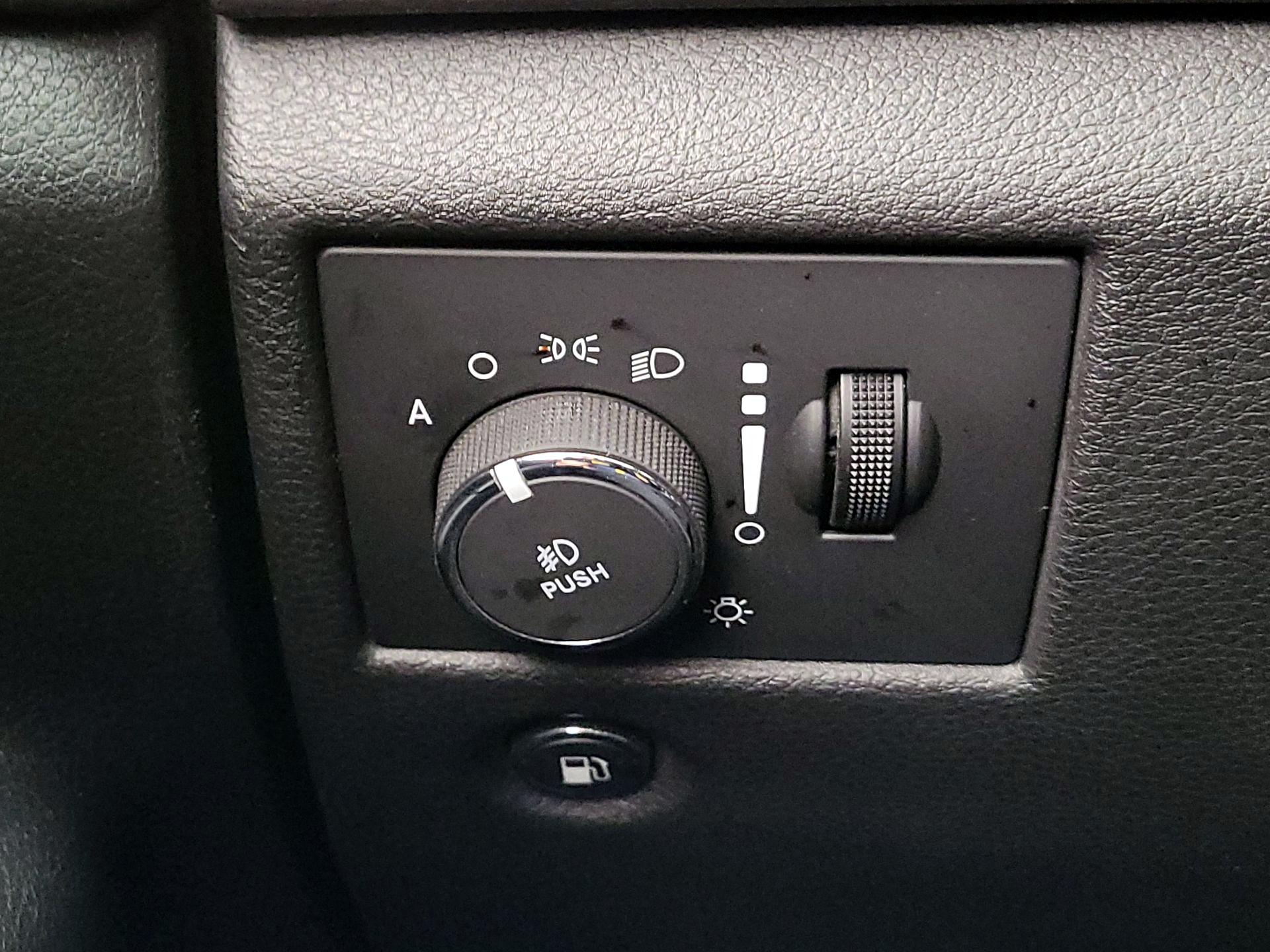 Thumbnail: 2015 Jeep Grand Cherokee - 13
