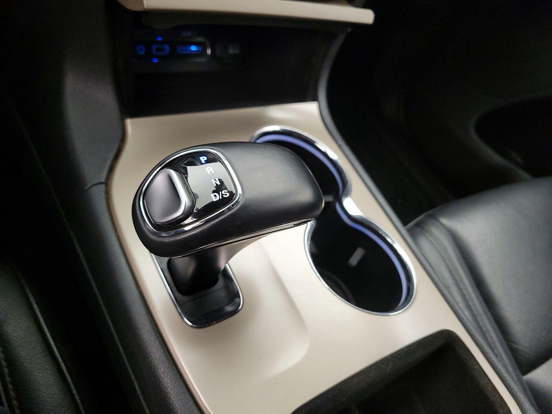 Thumbnail: 2015 Jeep Grand Cherokee - 17