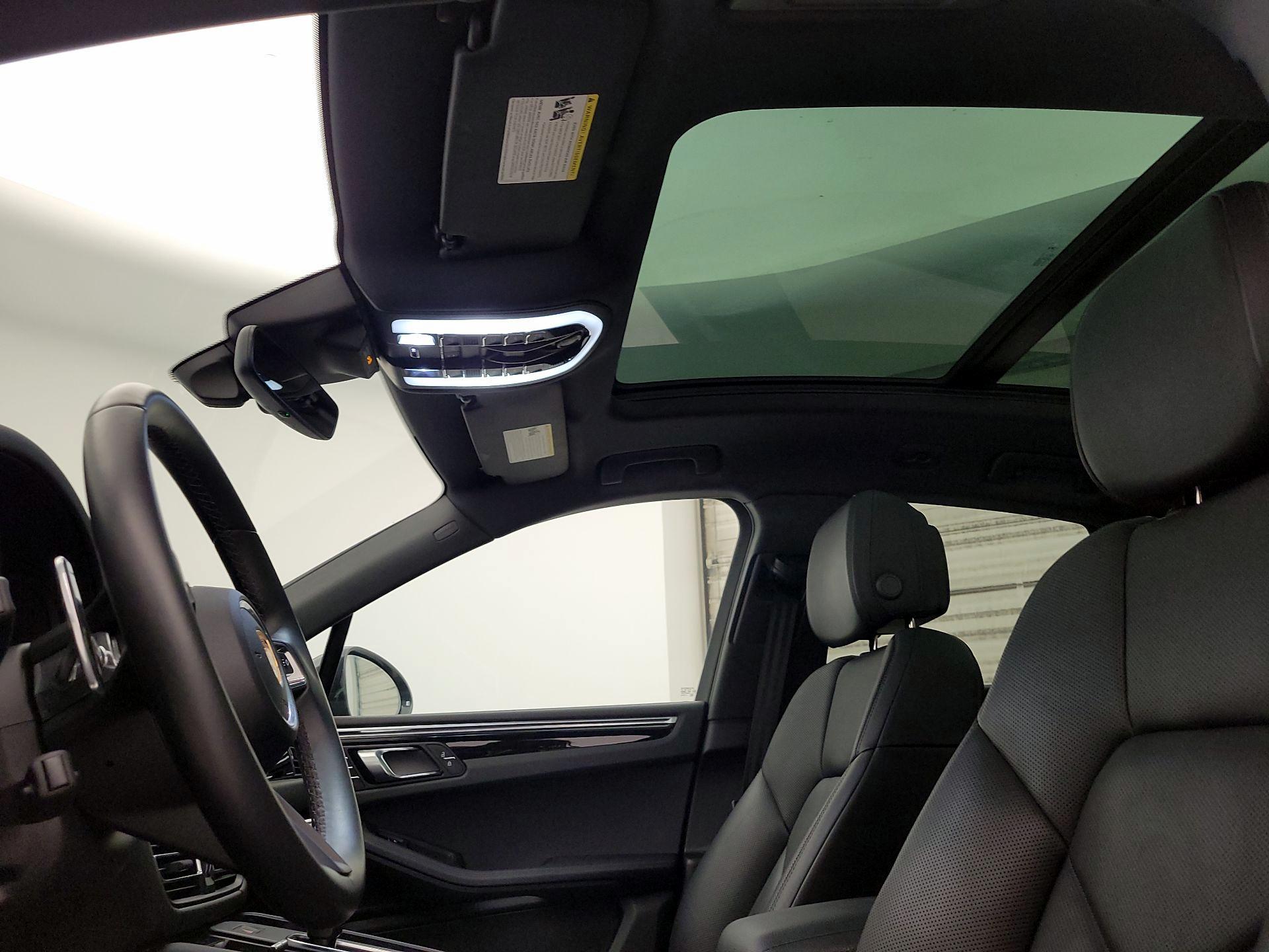 Thumbnail: 2022 Porsche Macan - 20