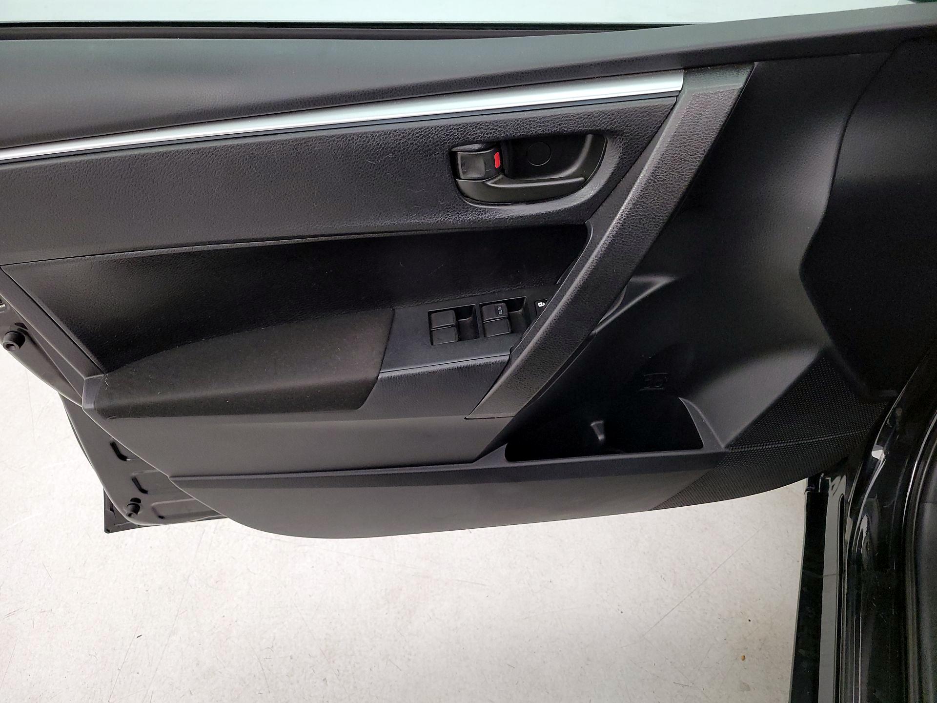 Thumbnail: 2015 Toyota Corolla - 12