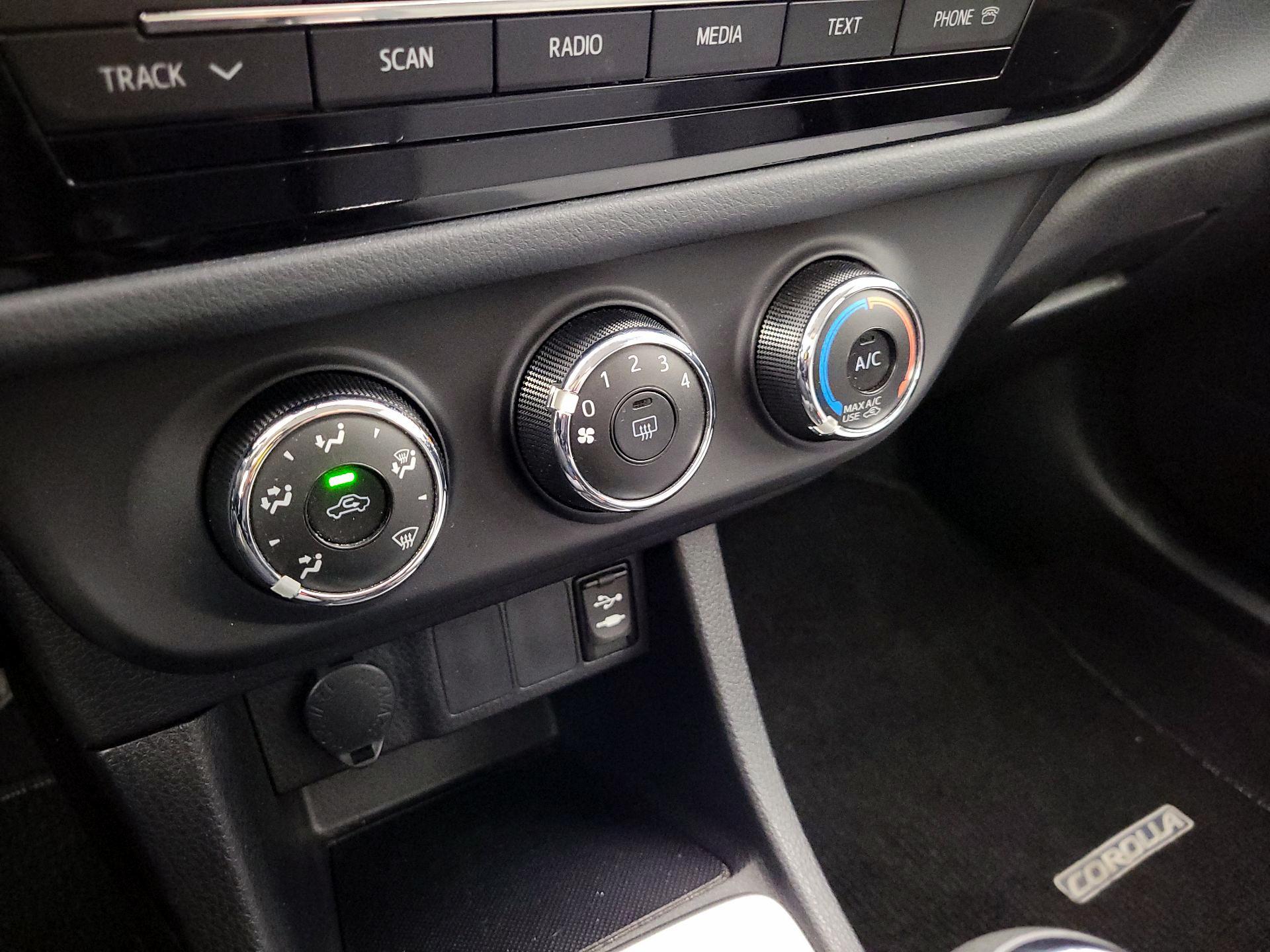 Thumbnail: 2015 Toyota Corolla - 15