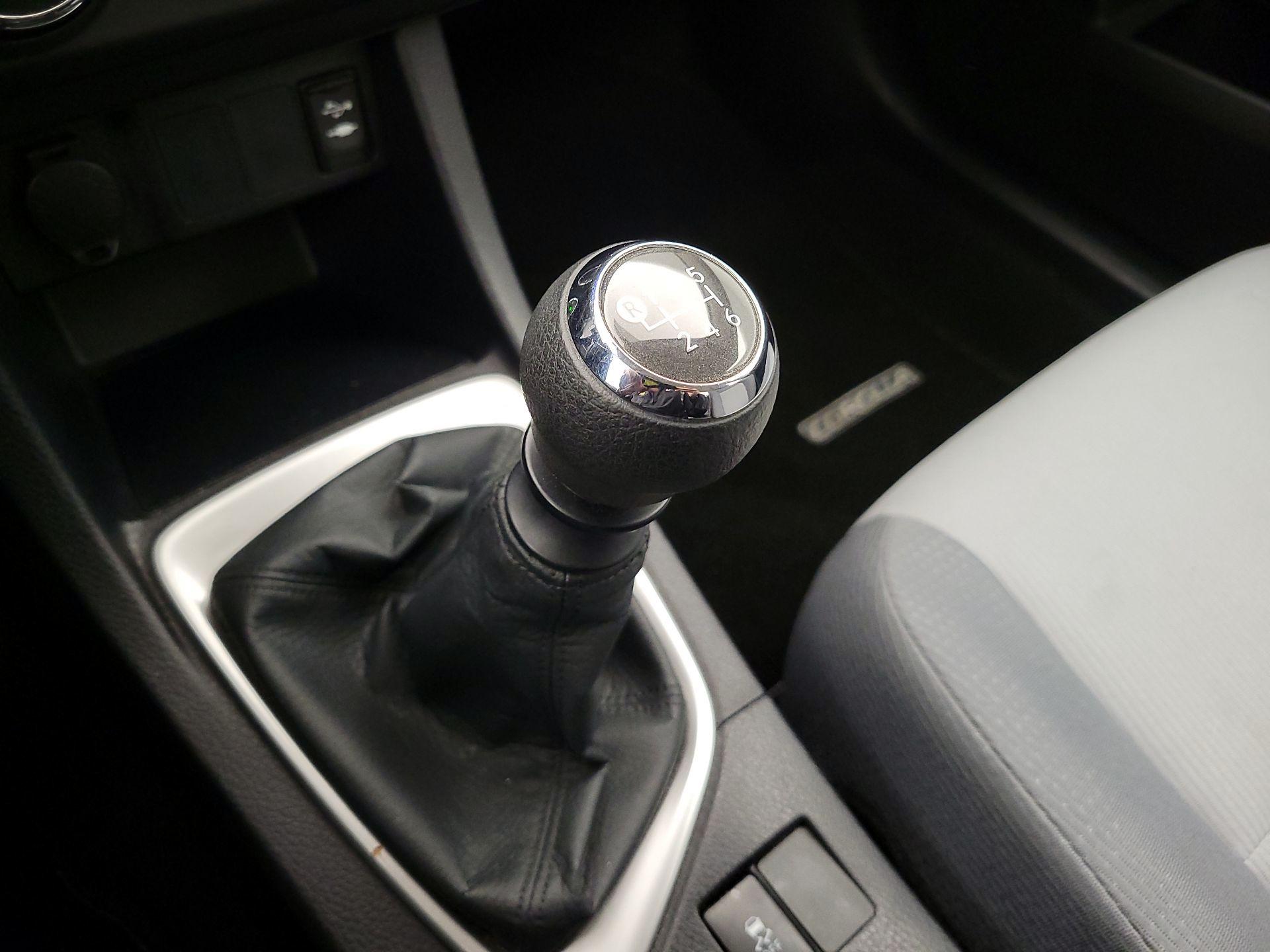 Thumbnail: 2015 Toyota Corolla - 16