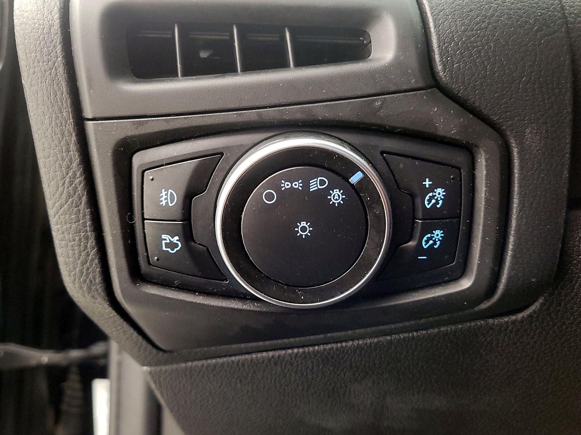 Thumbnail: 2015 Ford Focus - 13