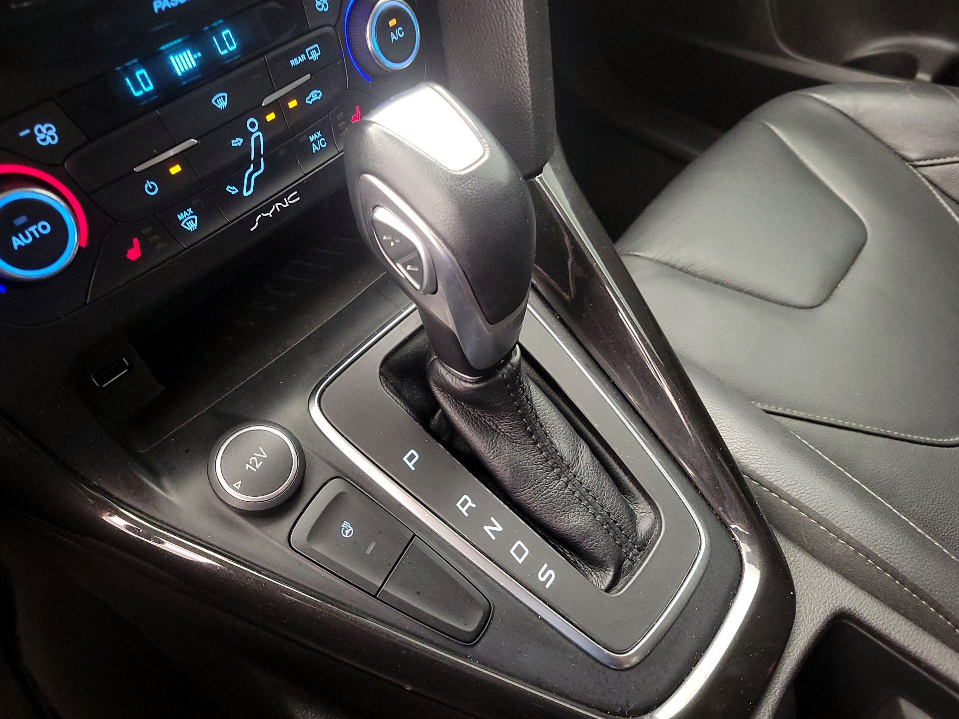 Thumbnail: 2015 Ford Focus - 18