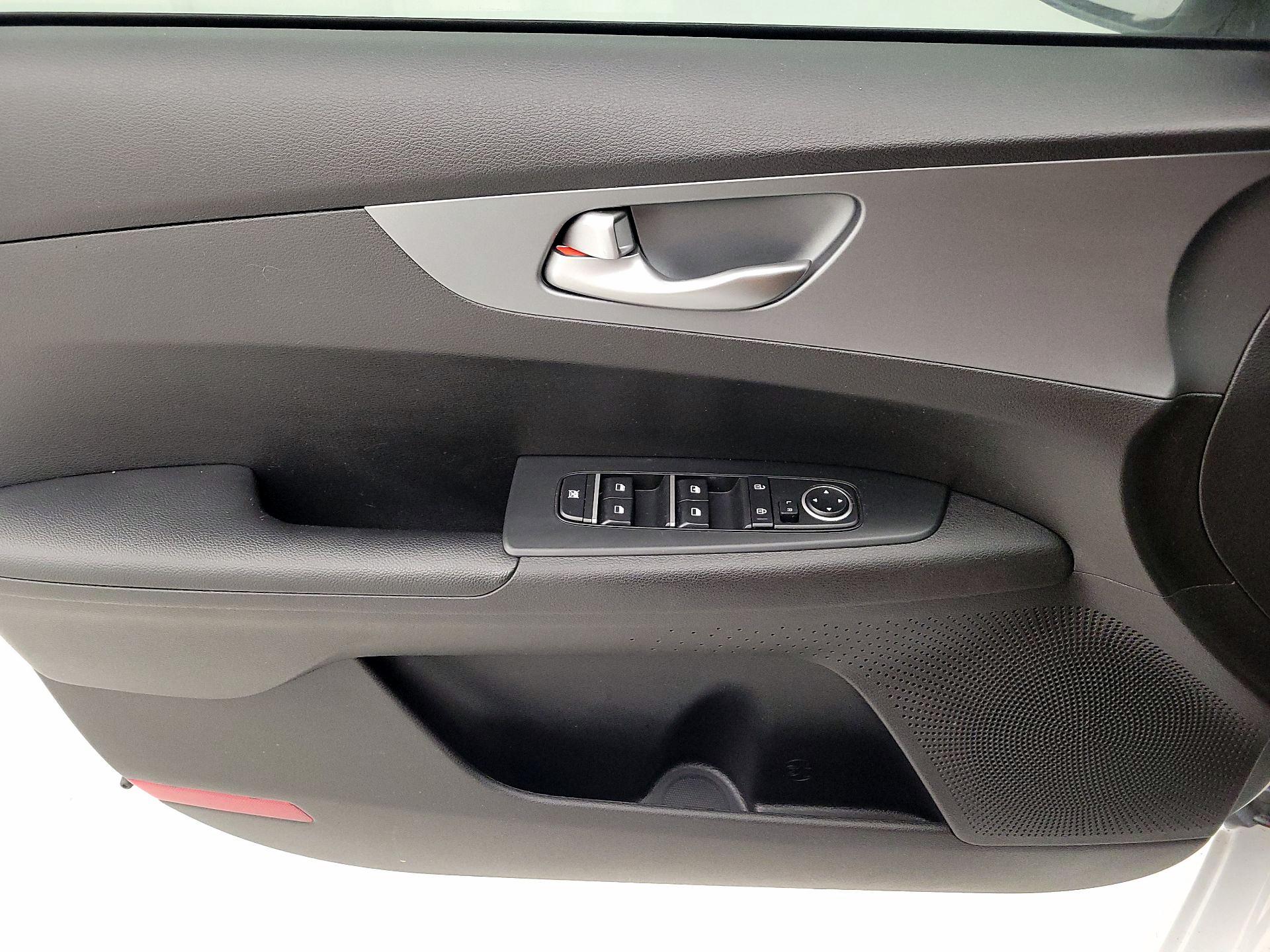 Thumbnail: 2021 Kia Forte - 12