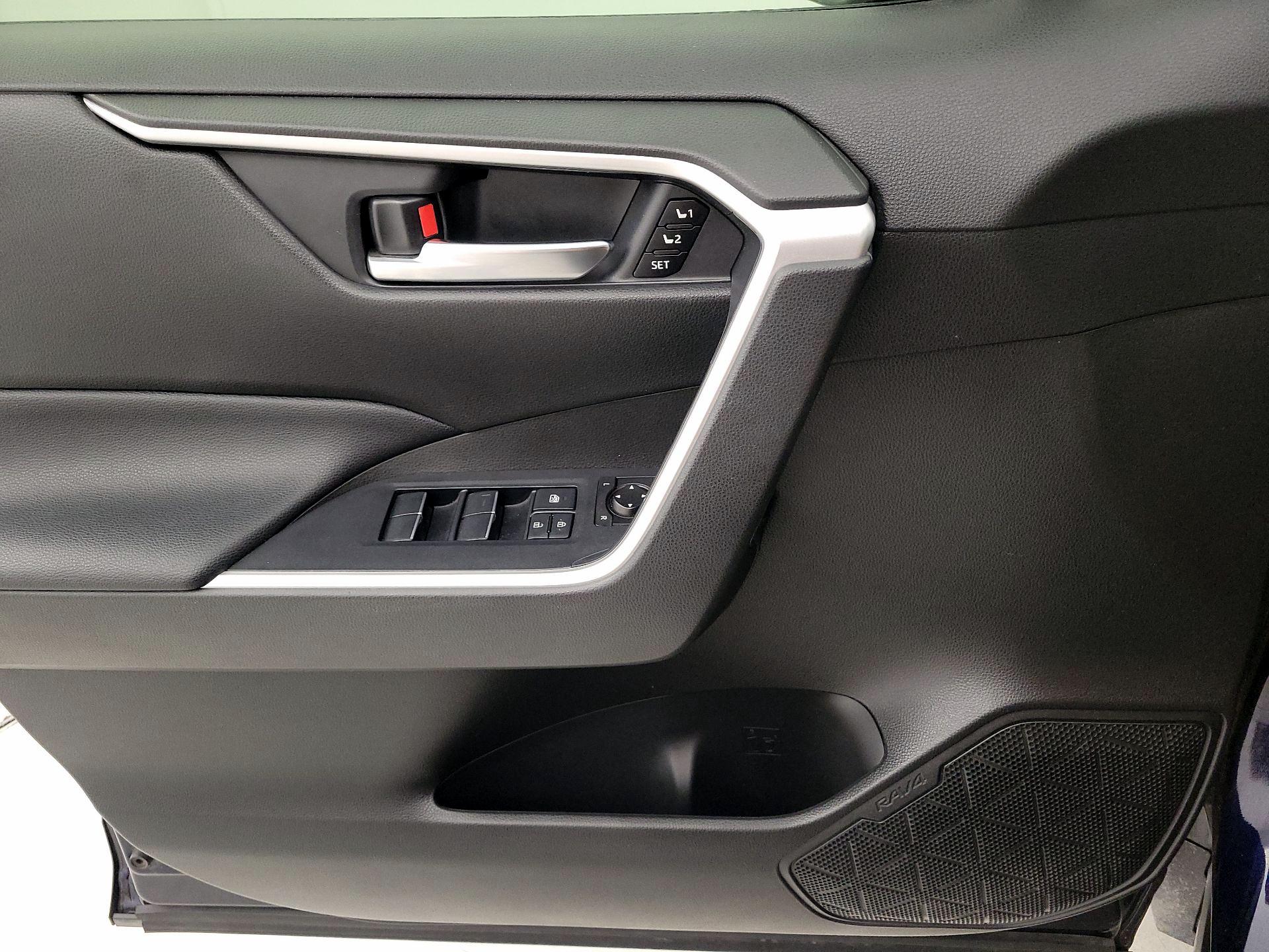 Thumbnail: 2021 Toyota RAV4 - 12