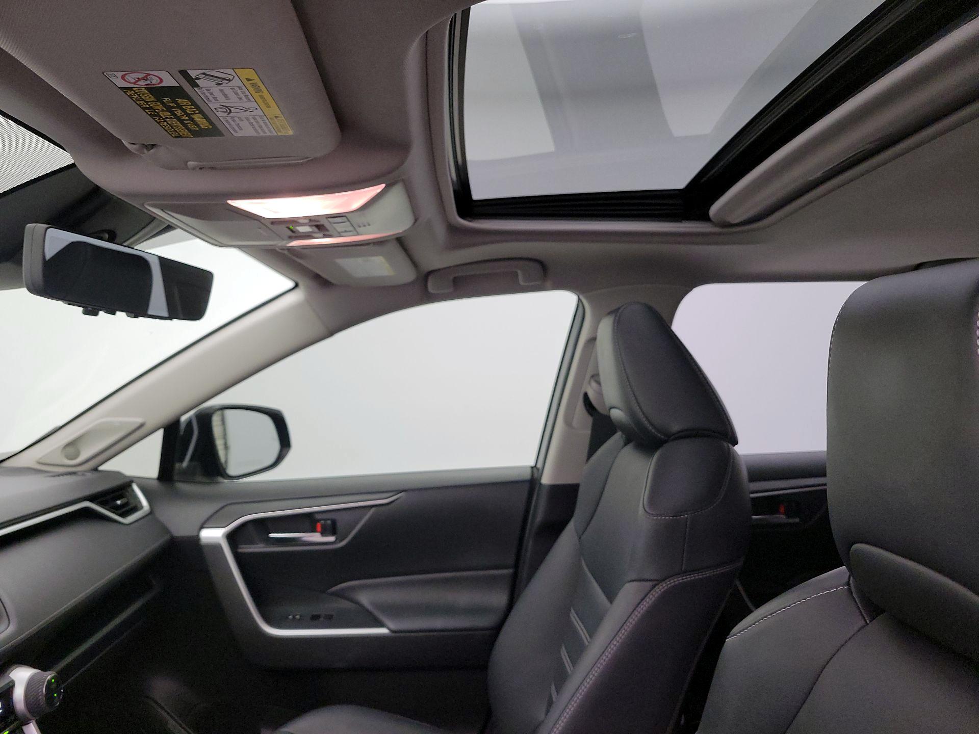 Thumbnail: 2021 Toyota RAV4 - 20