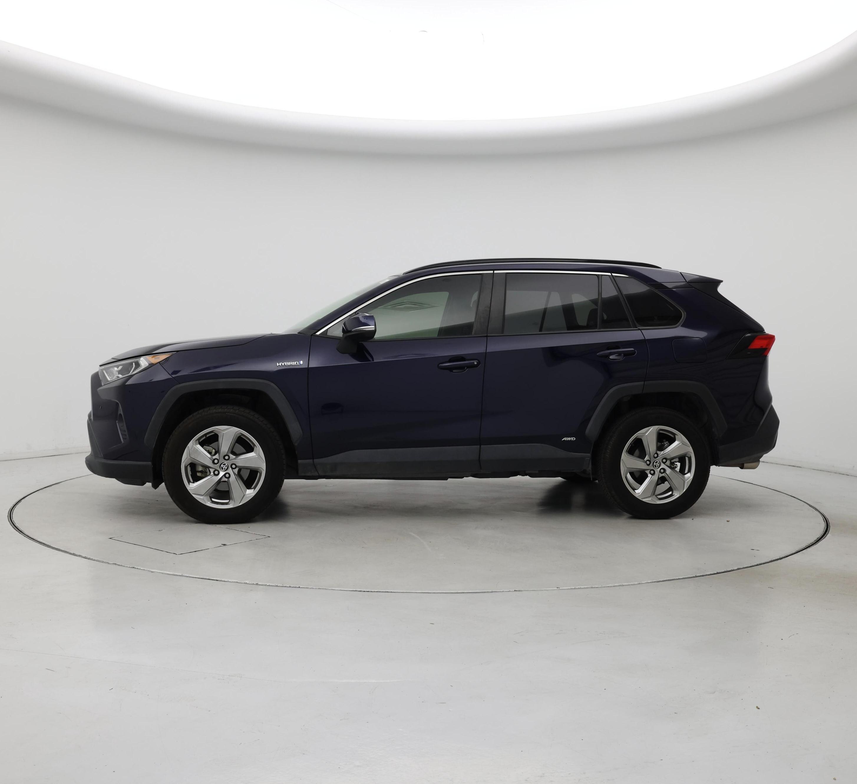 Thumbnail: 2021 Toyota RAV4 - 3