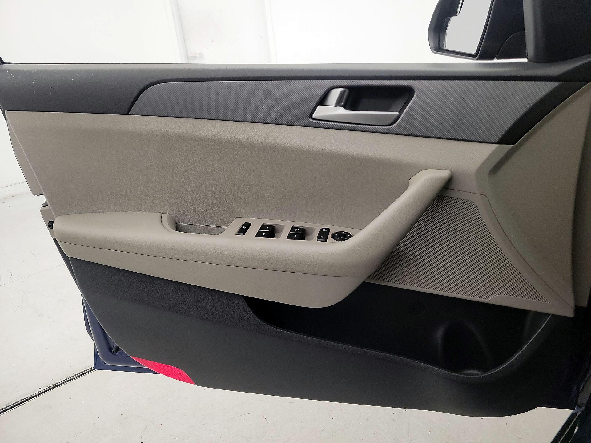 Thumbnail: 2016 Hyundai Sonata - 12