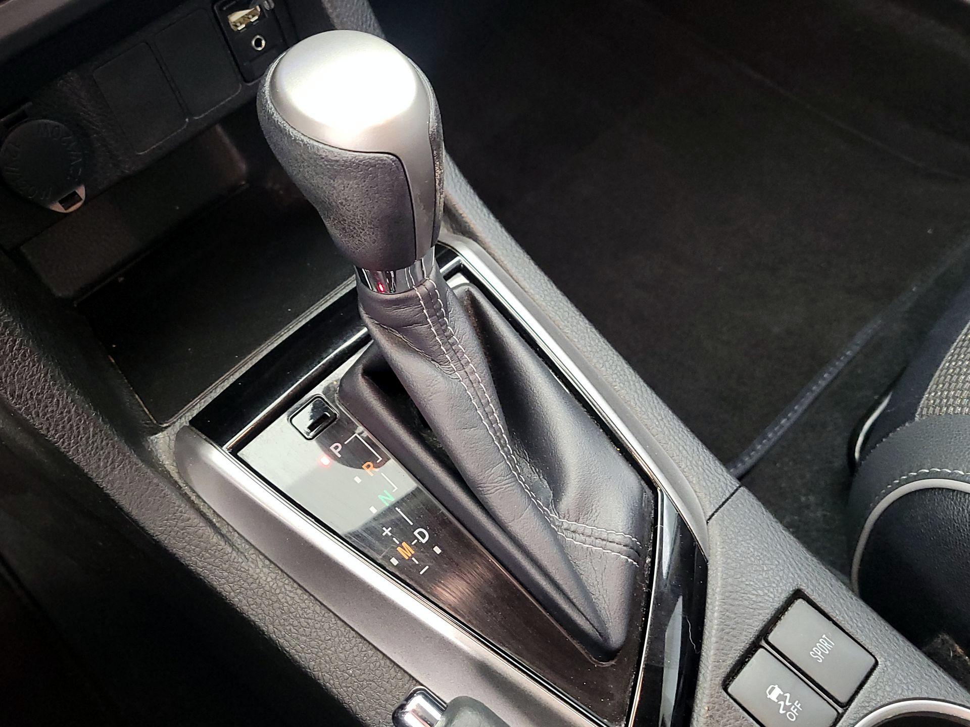 Thumbnail: 2014 Toyota Corolla - 17
