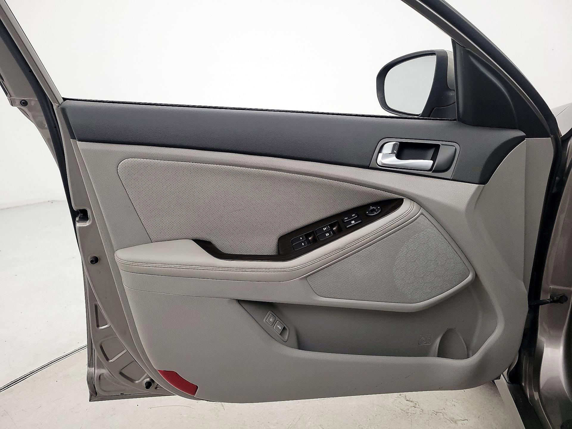 Thumbnail: 2015 Kia Optima - 12