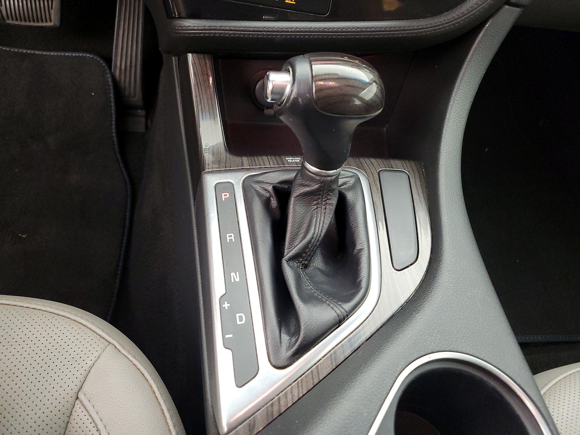 Thumbnail: 2015 Kia Optima - 16