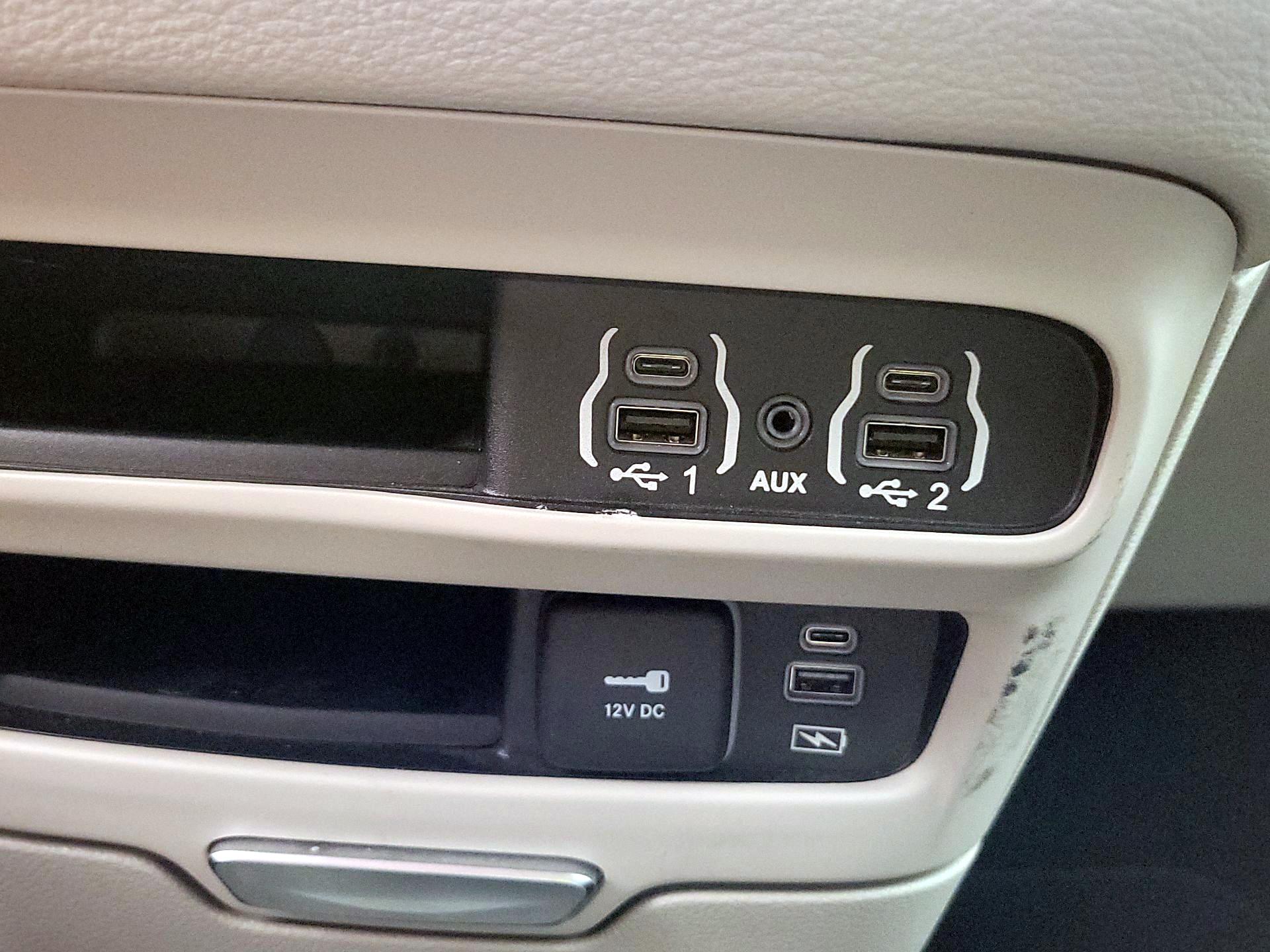 Thumbnail: 2022 Chrysler Pacifica - 18