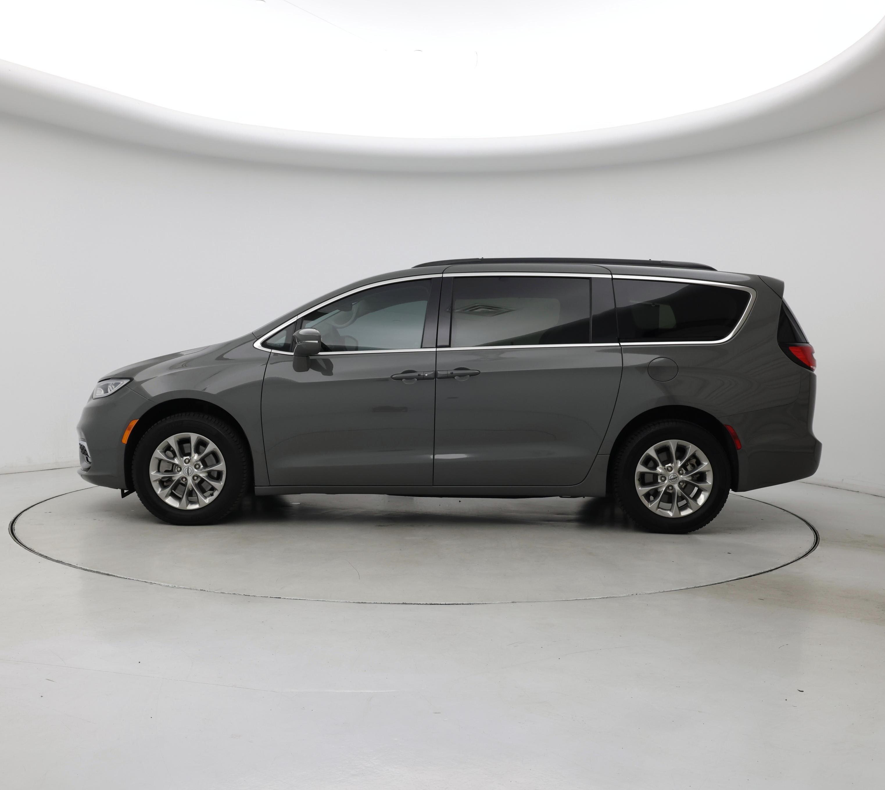 Thumbnail: 2022 Chrysler Pacifica - 3