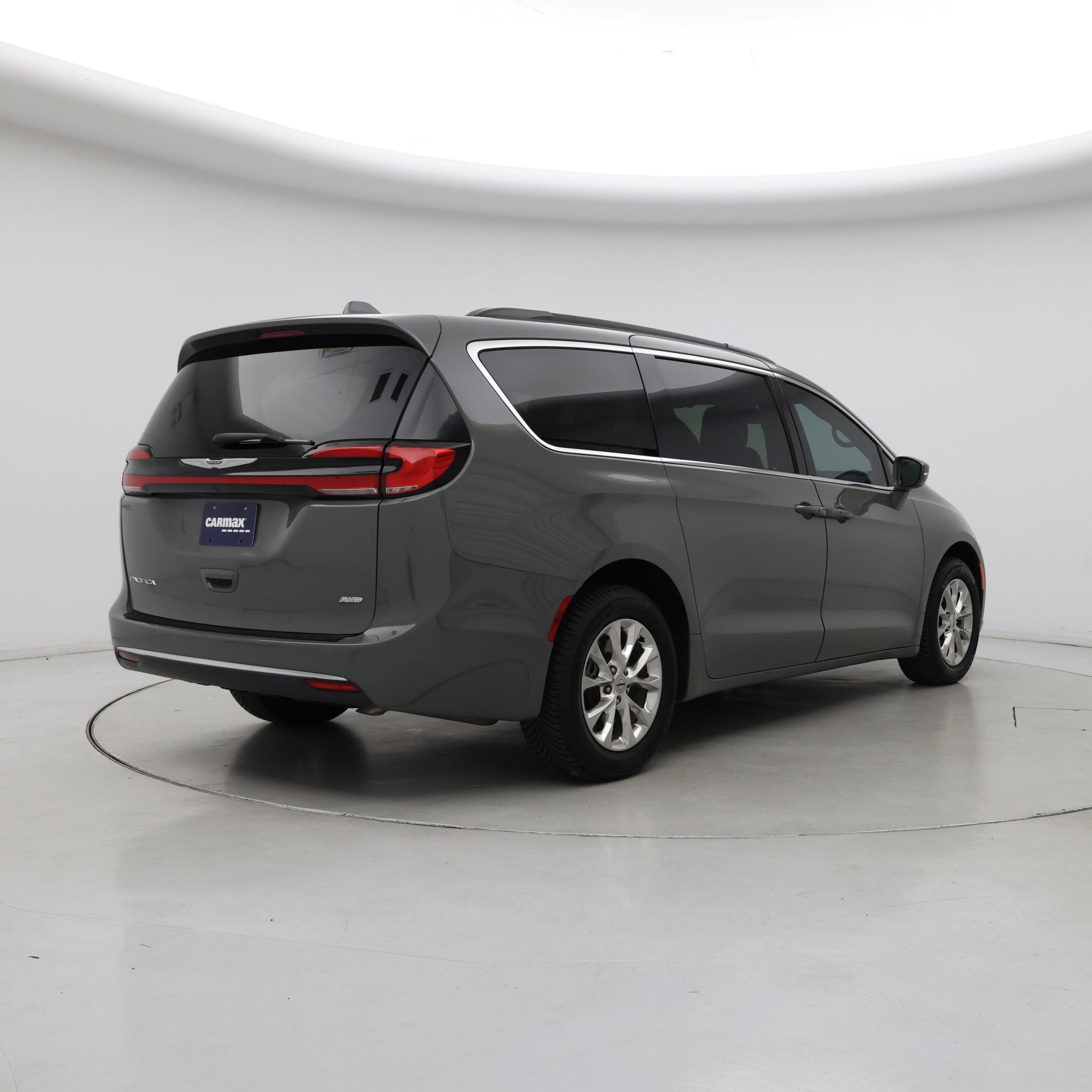 Thumbnail: 2022 Chrysler Pacifica - 8