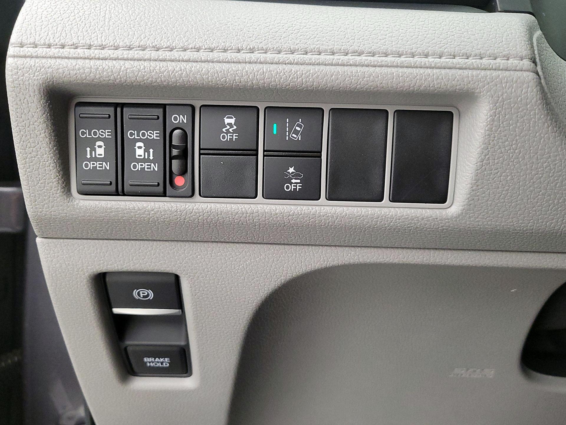 Thumbnail: 2019 Honda Odyssey - 13