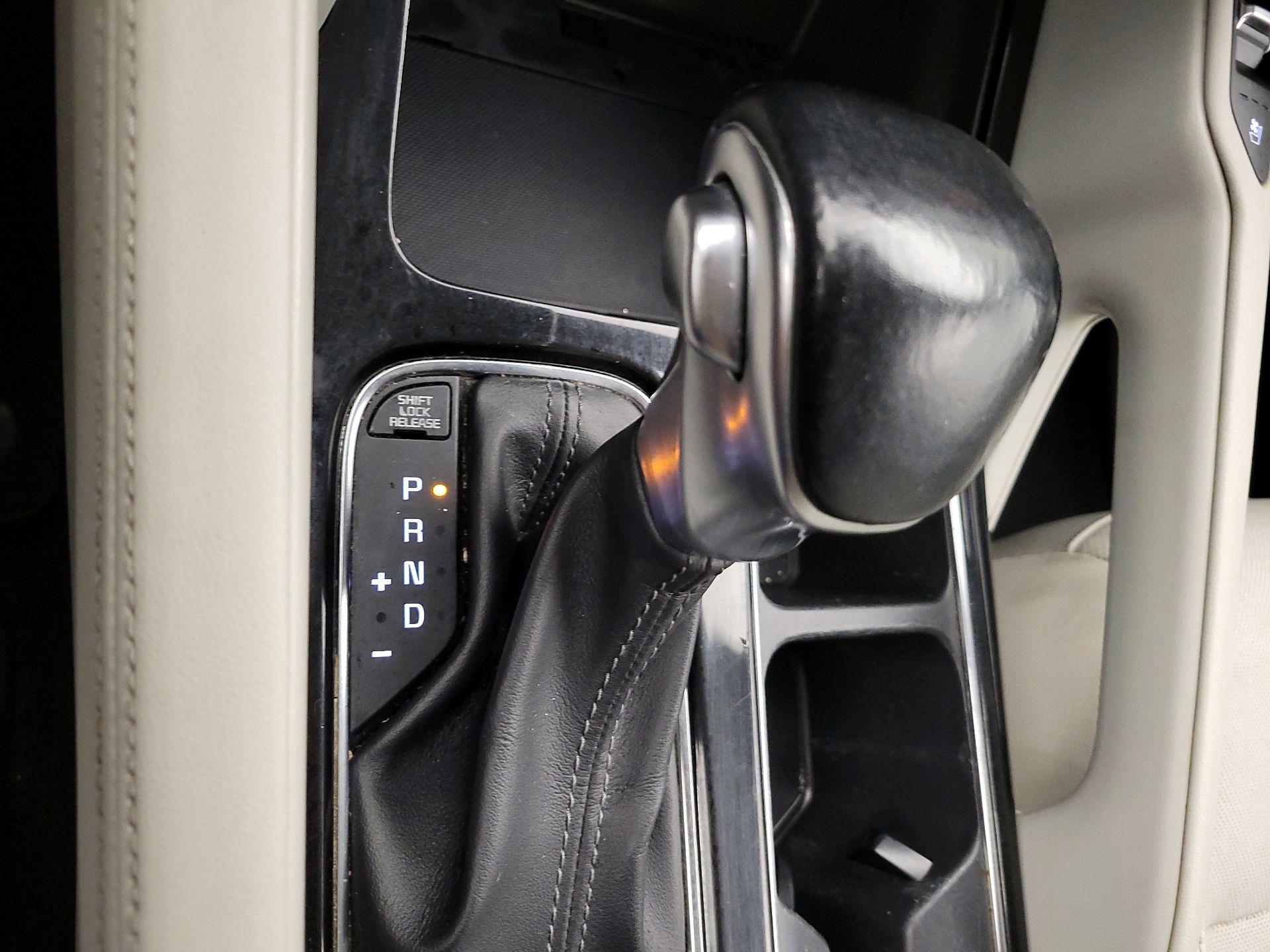 Thumbnail: 2020 Kia Telluride - 18