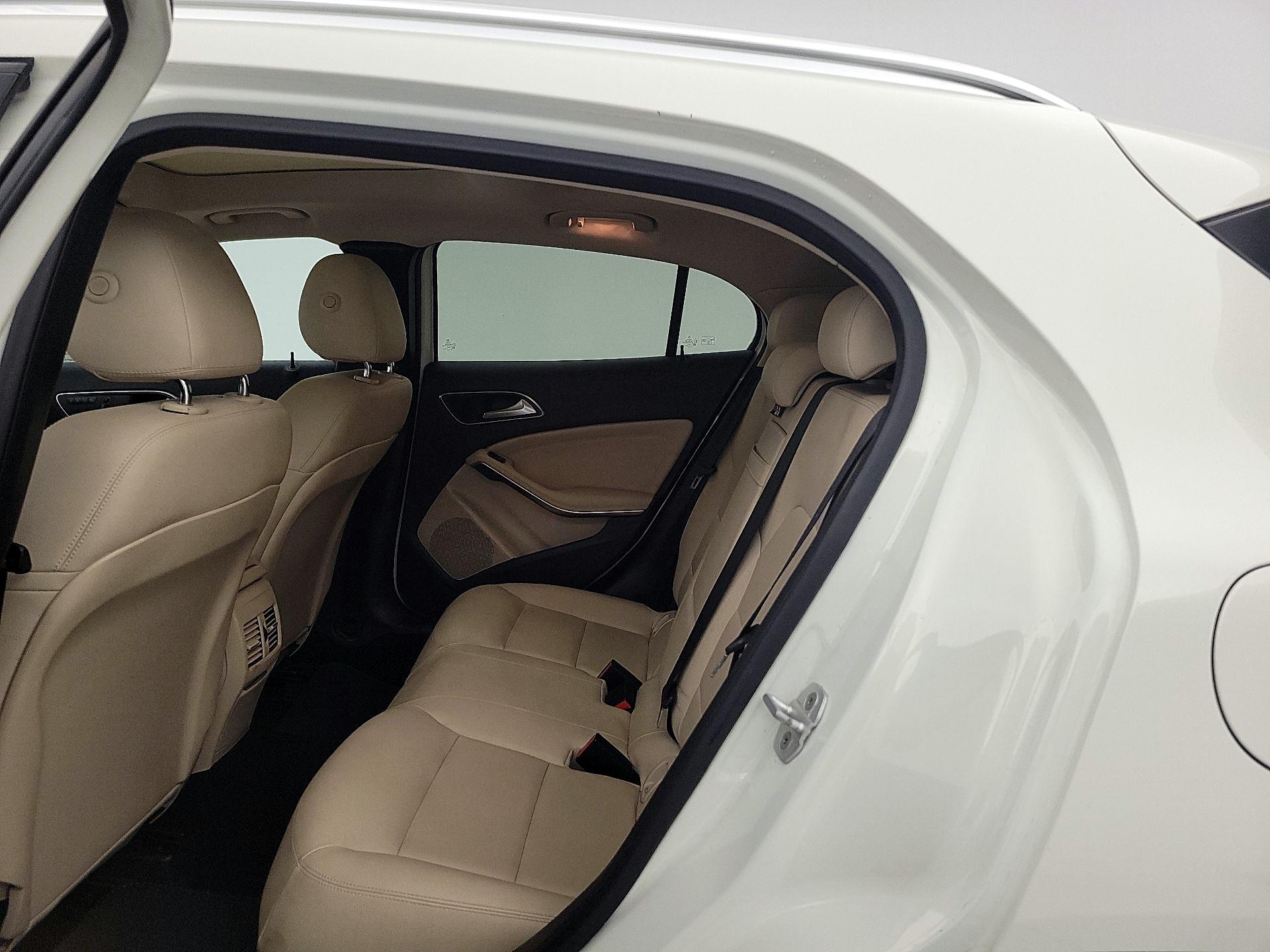 Thumbnail: 2015 Mercedes-Benz GLA - 10