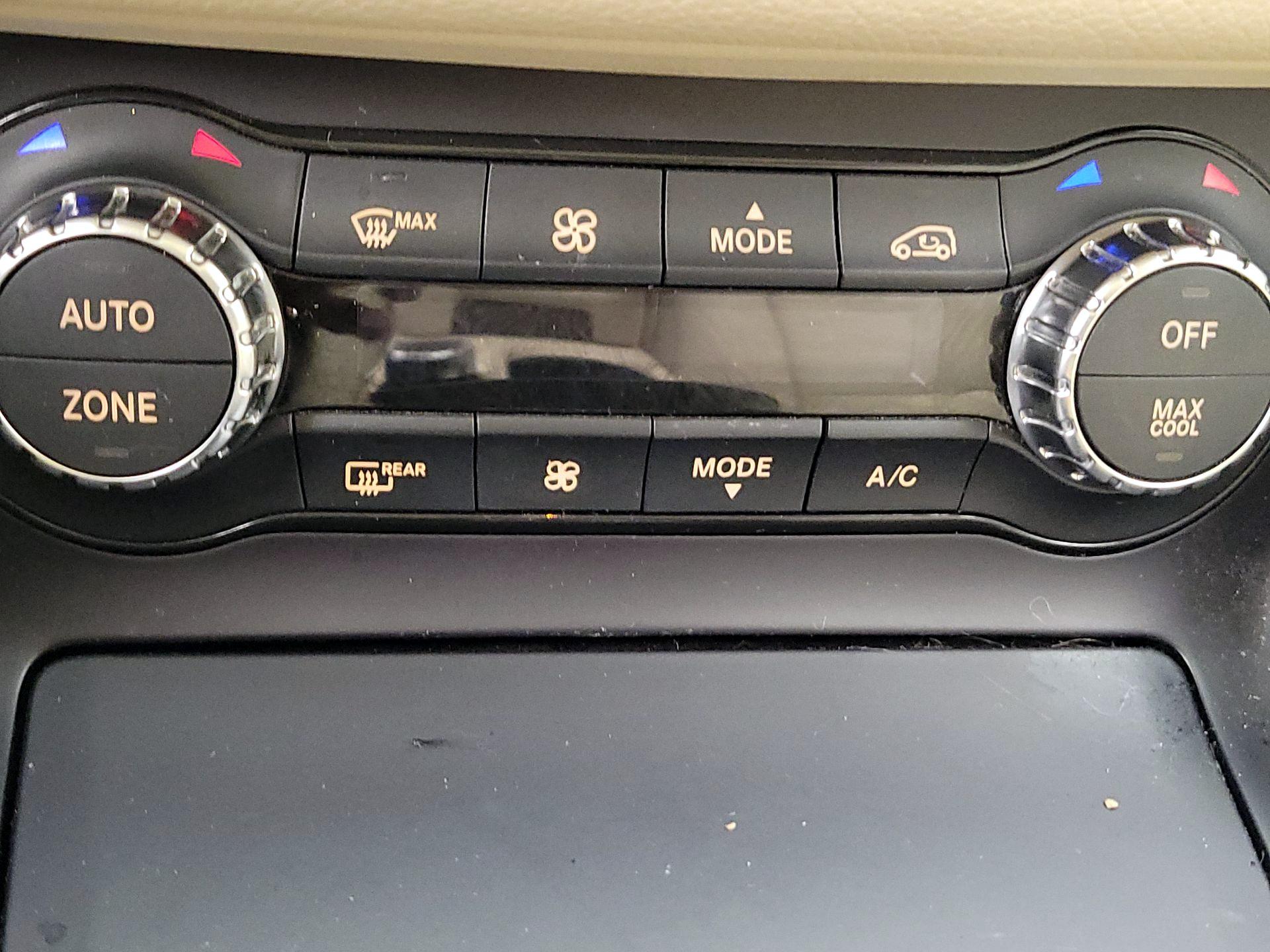 Thumbnail: 2015 Mercedes-Benz GLA - 16