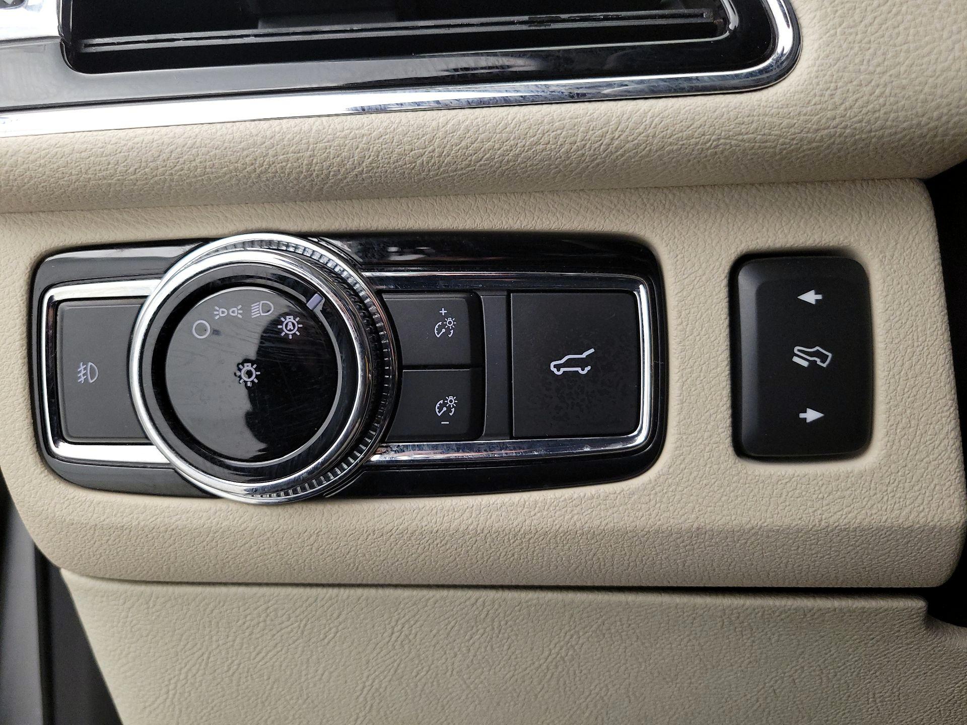 Thumbnail: 2019 Lincoln Navigator - 13