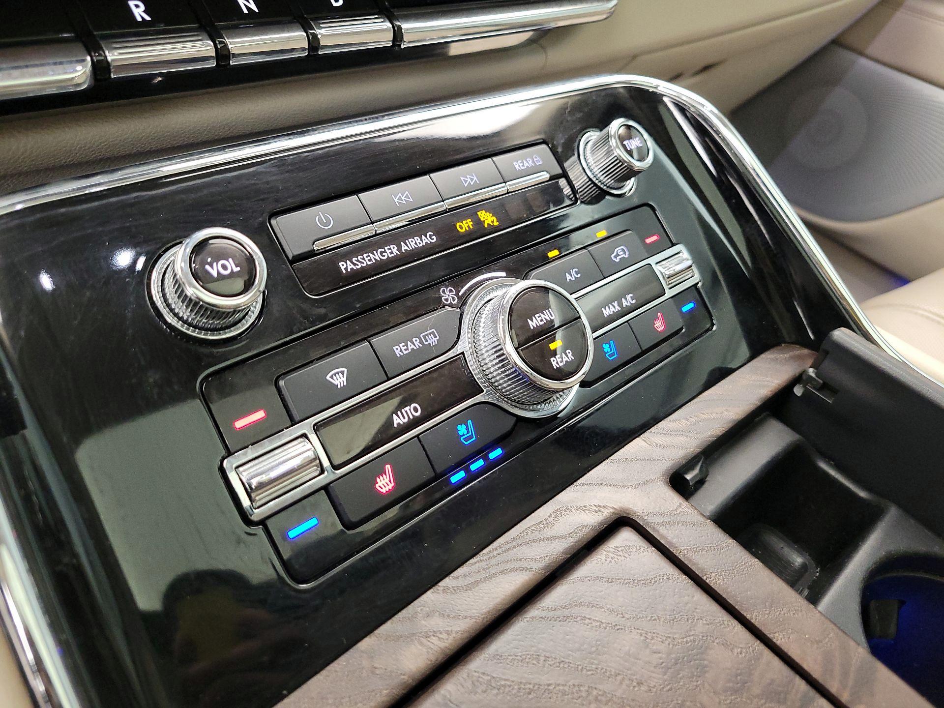 Thumbnail: 2019 Lincoln Navigator - 17