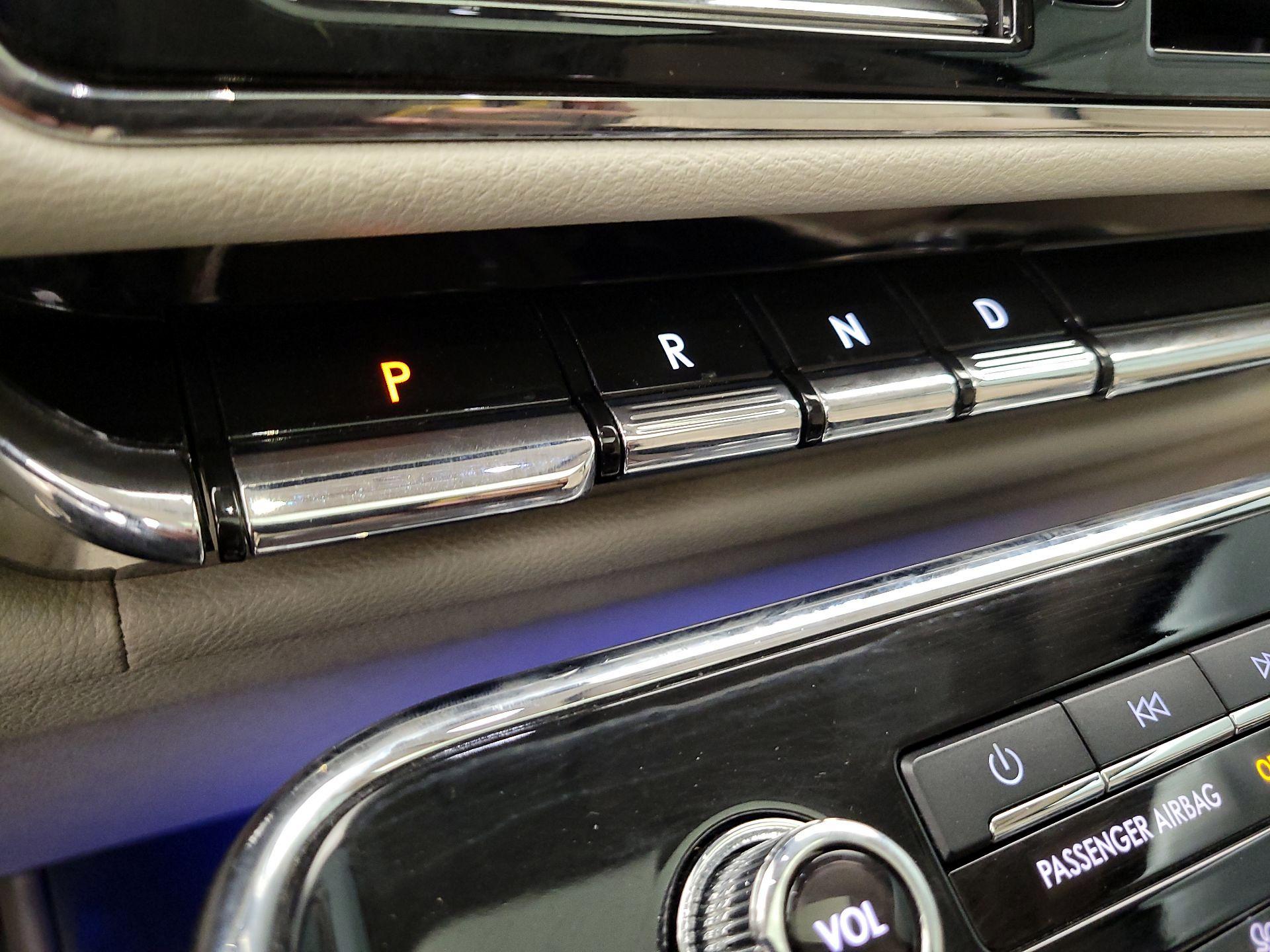 Thumbnail: 2019 Lincoln Navigator - 18