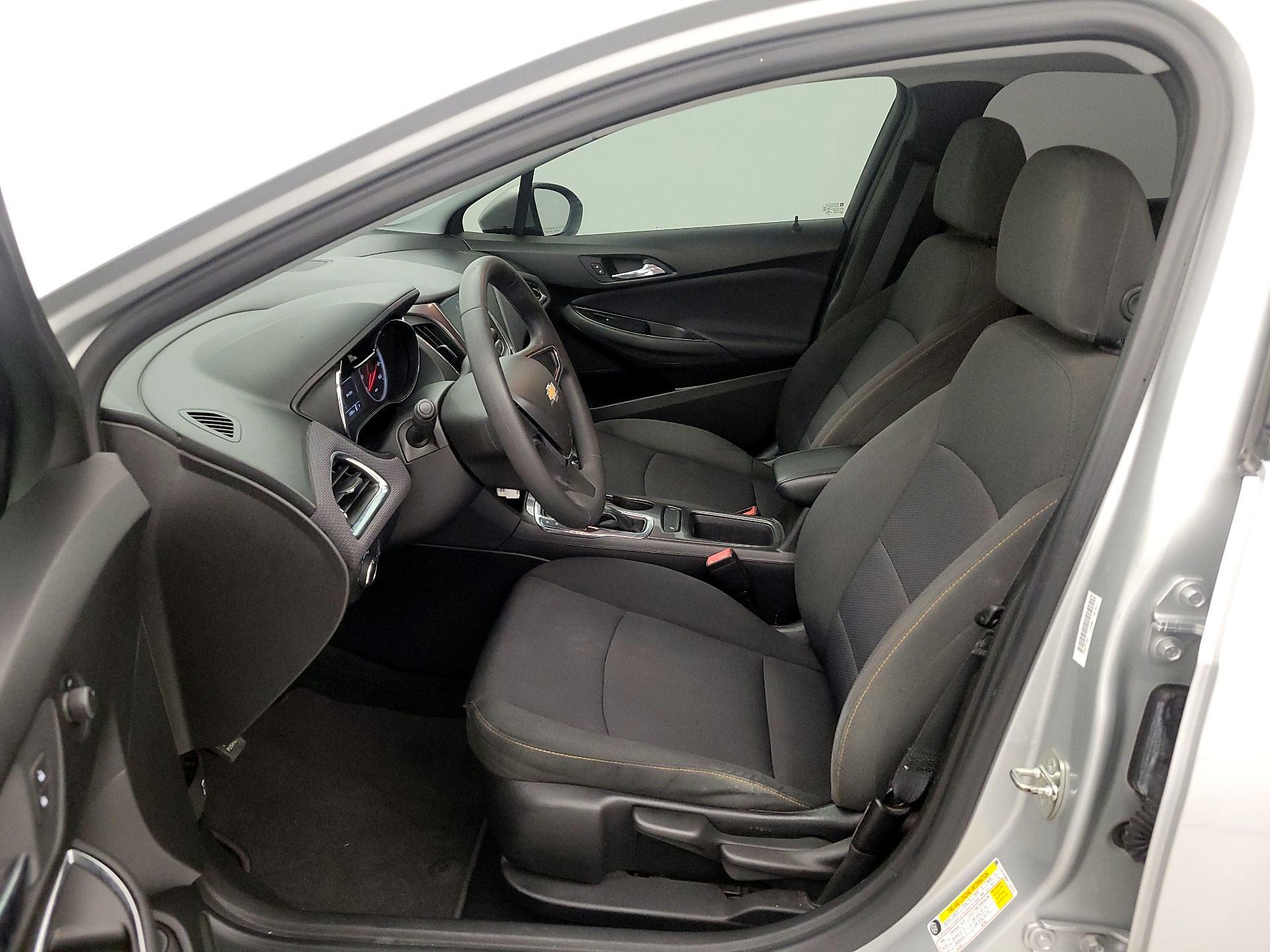Thumbnail: 2019 Chevrolet Cruze - 11