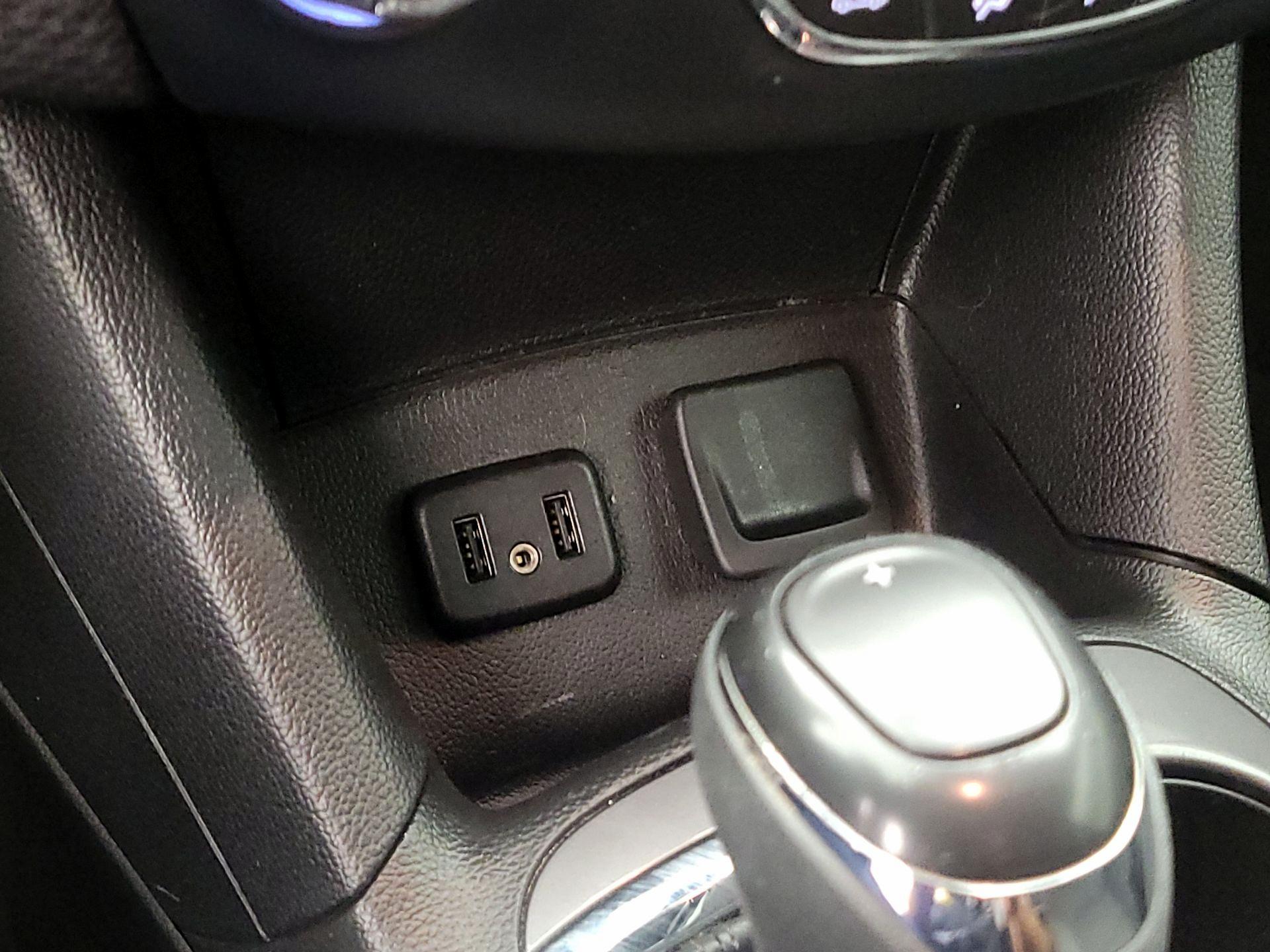 Thumbnail: 2019 Chevrolet Cruze - 18
