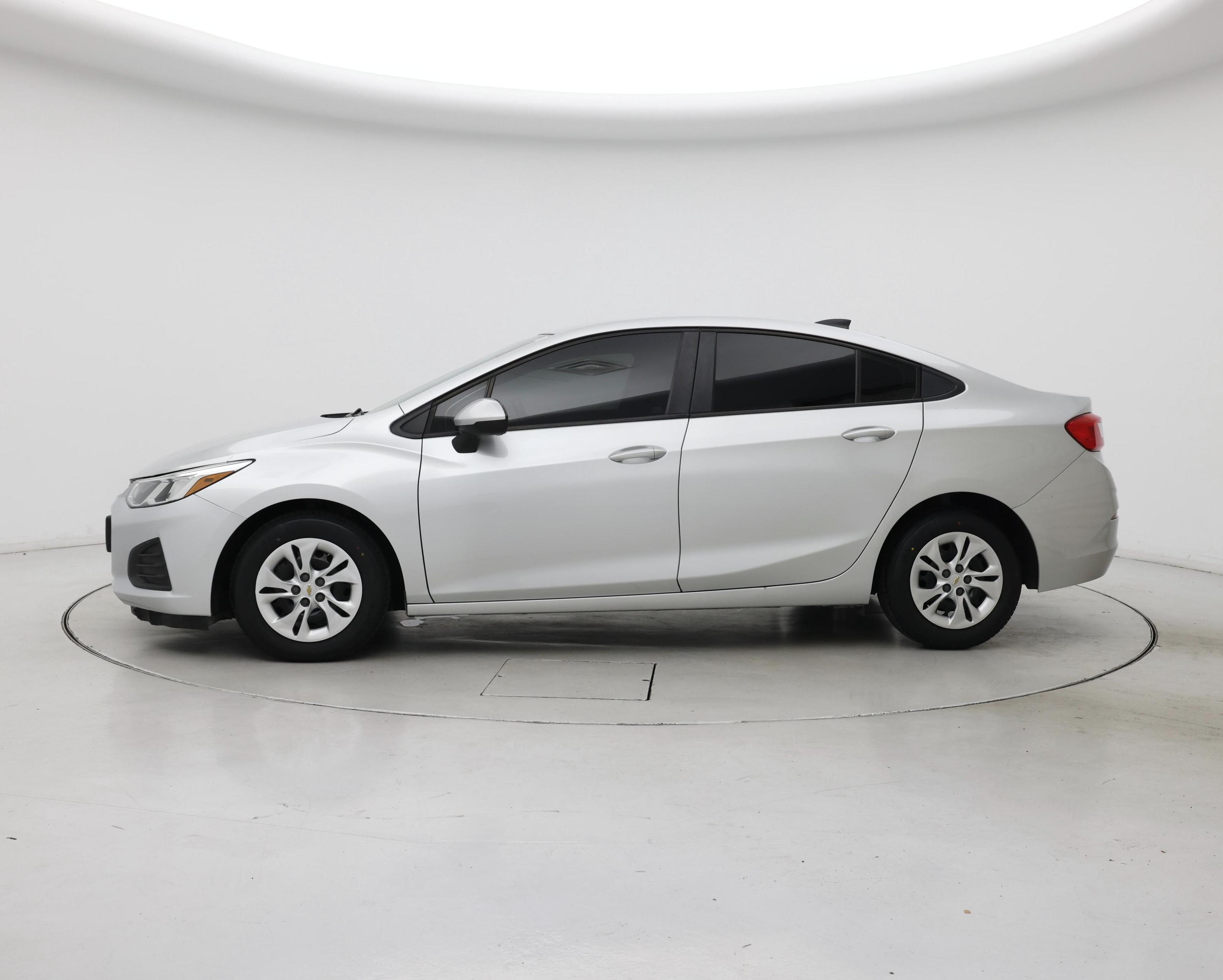Thumbnail: 2019 Chevrolet Cruze - 3
